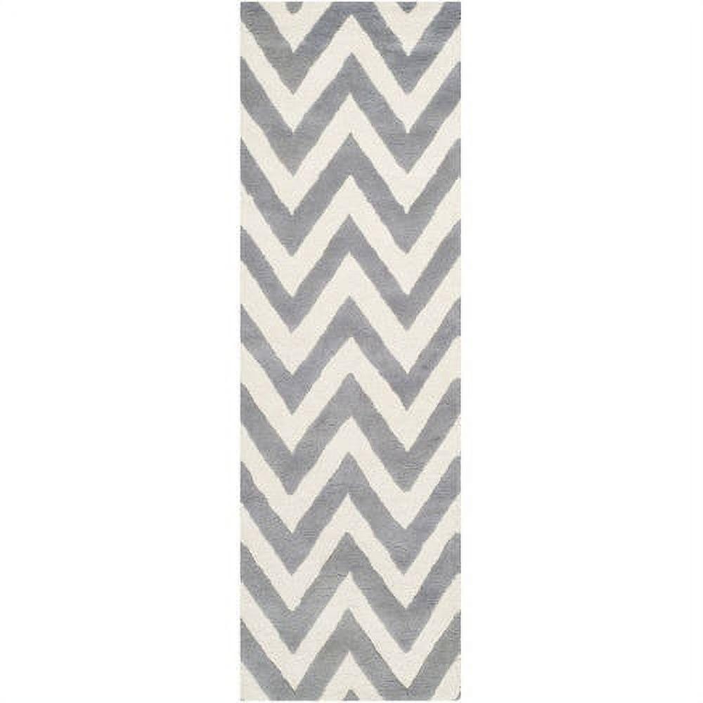 SAFAVIEH Cambridge Kaitlyn Zig Zag Stripes Wool Runner Rug, Silver/Ivory, 2'6" x 10'