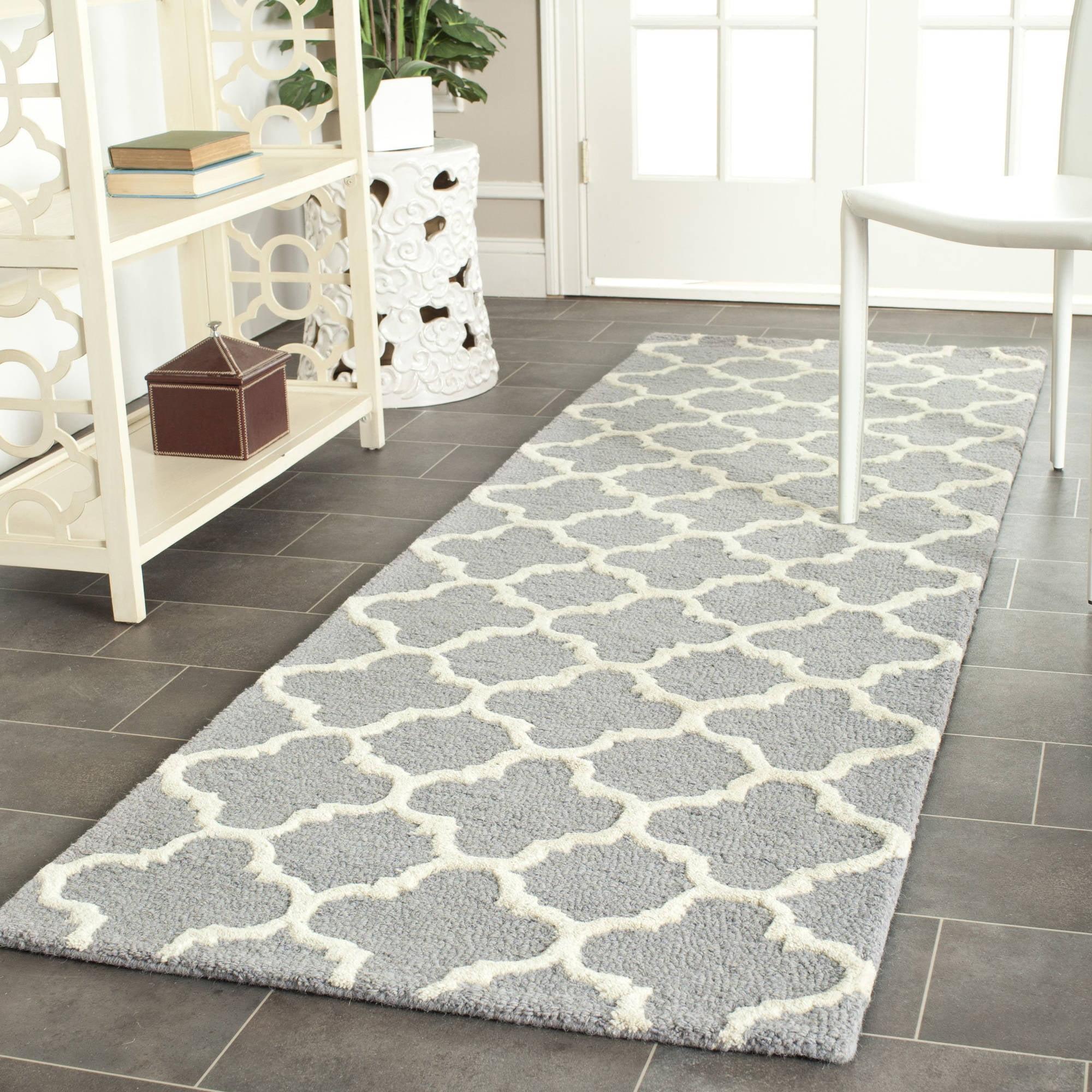 Silver/Ivory Geometric Hand-Tufted Wool Area Rug 30" x 7"