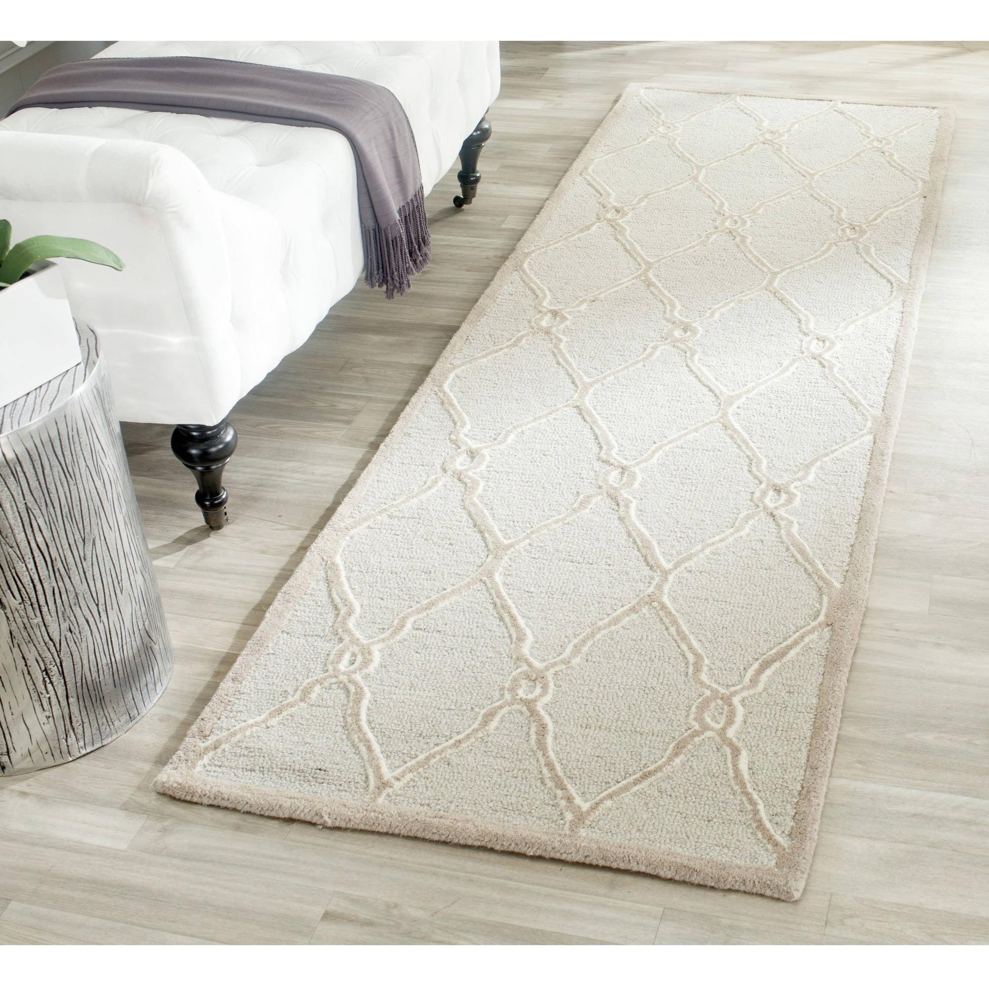 SAFAVIEH Cambridge Selwyn Geometric Wool Runner Rug, Light Grey/Ivory, 2'6" x 8'