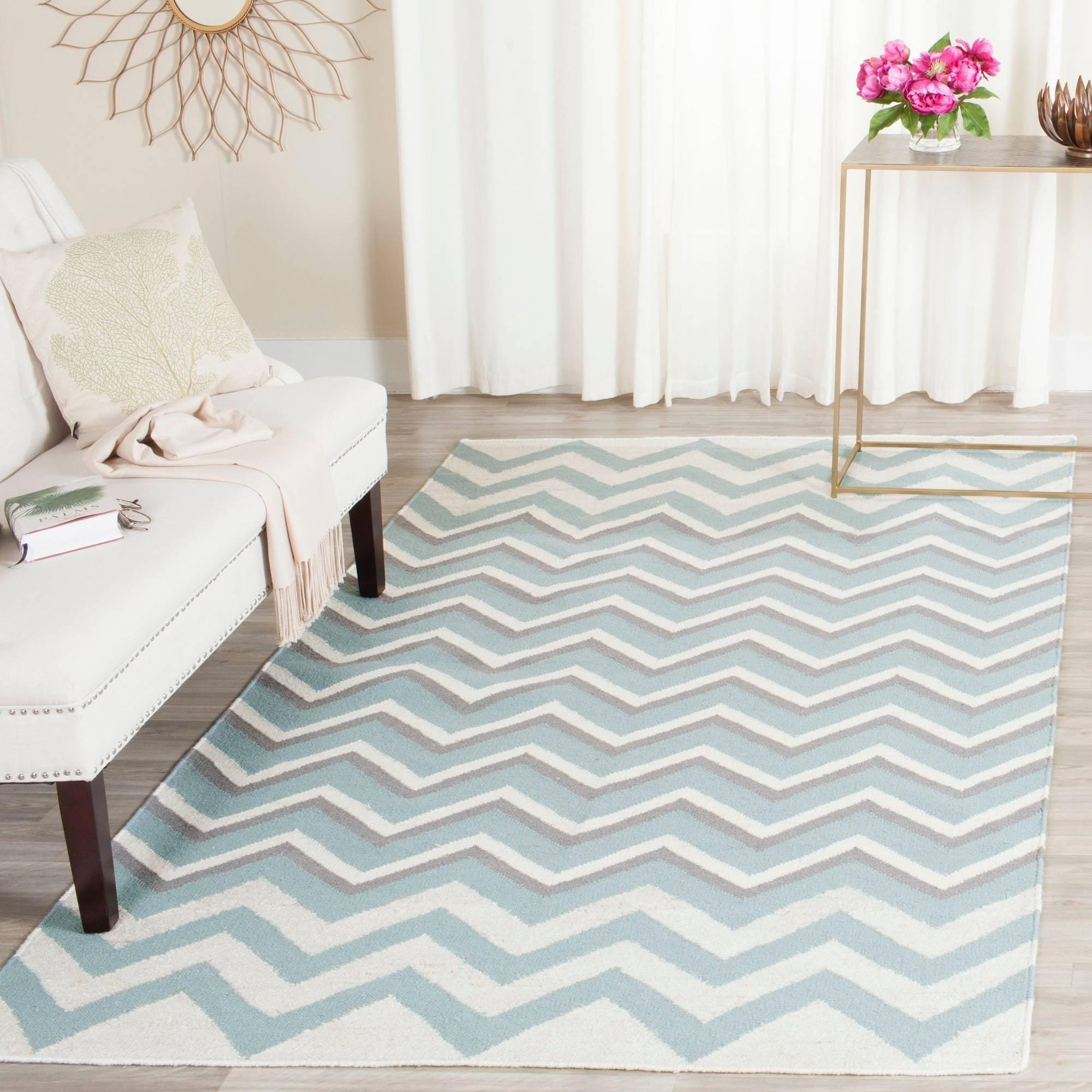 SAFAVIEH Dhurrie Marisa Chevron Zigzag Wool Area Rug, Blue/White, 6' x 9'