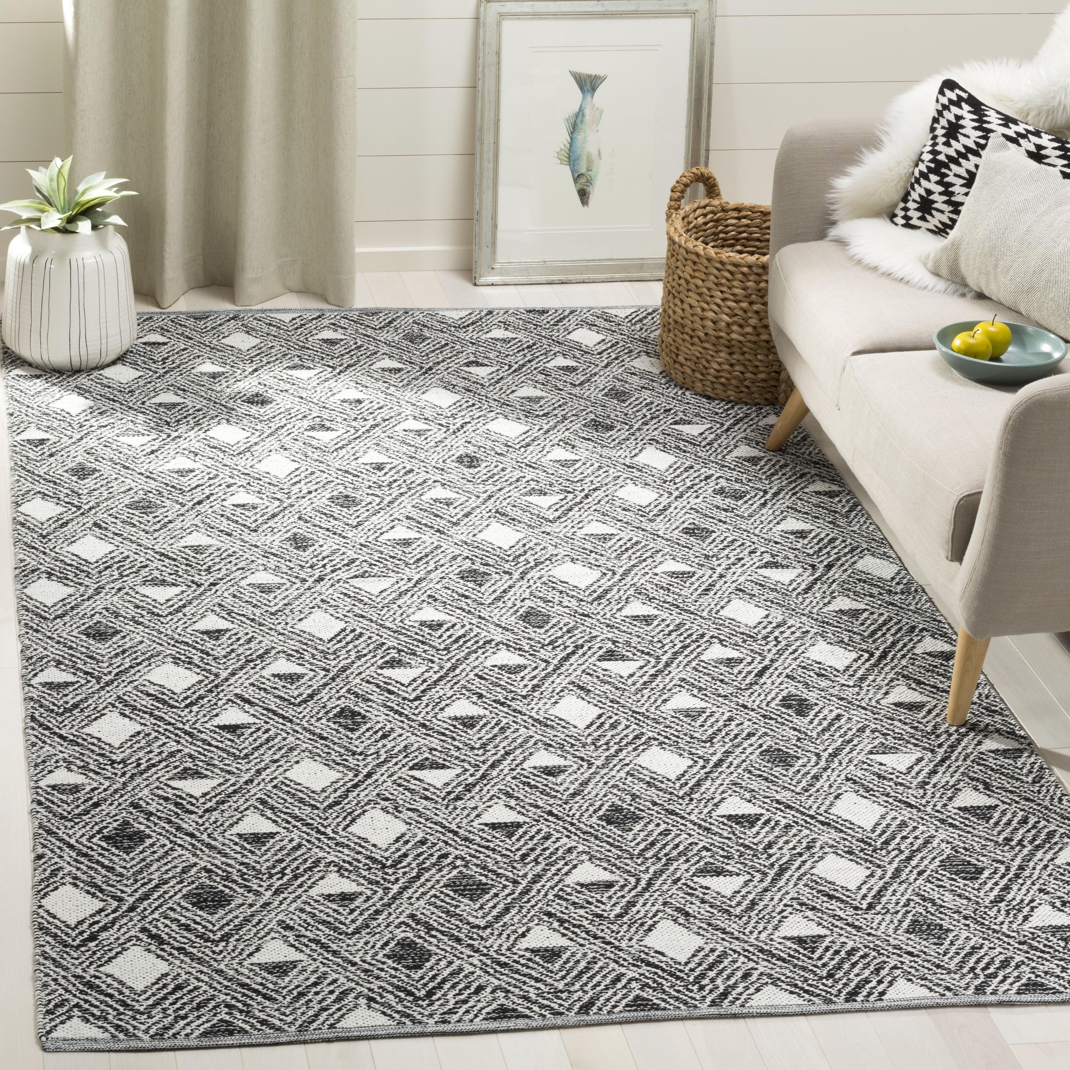 Montauk MTK614 Hand Woven Indoor Area Rug - Black/Ivory - 5'x8' - Safavieh.