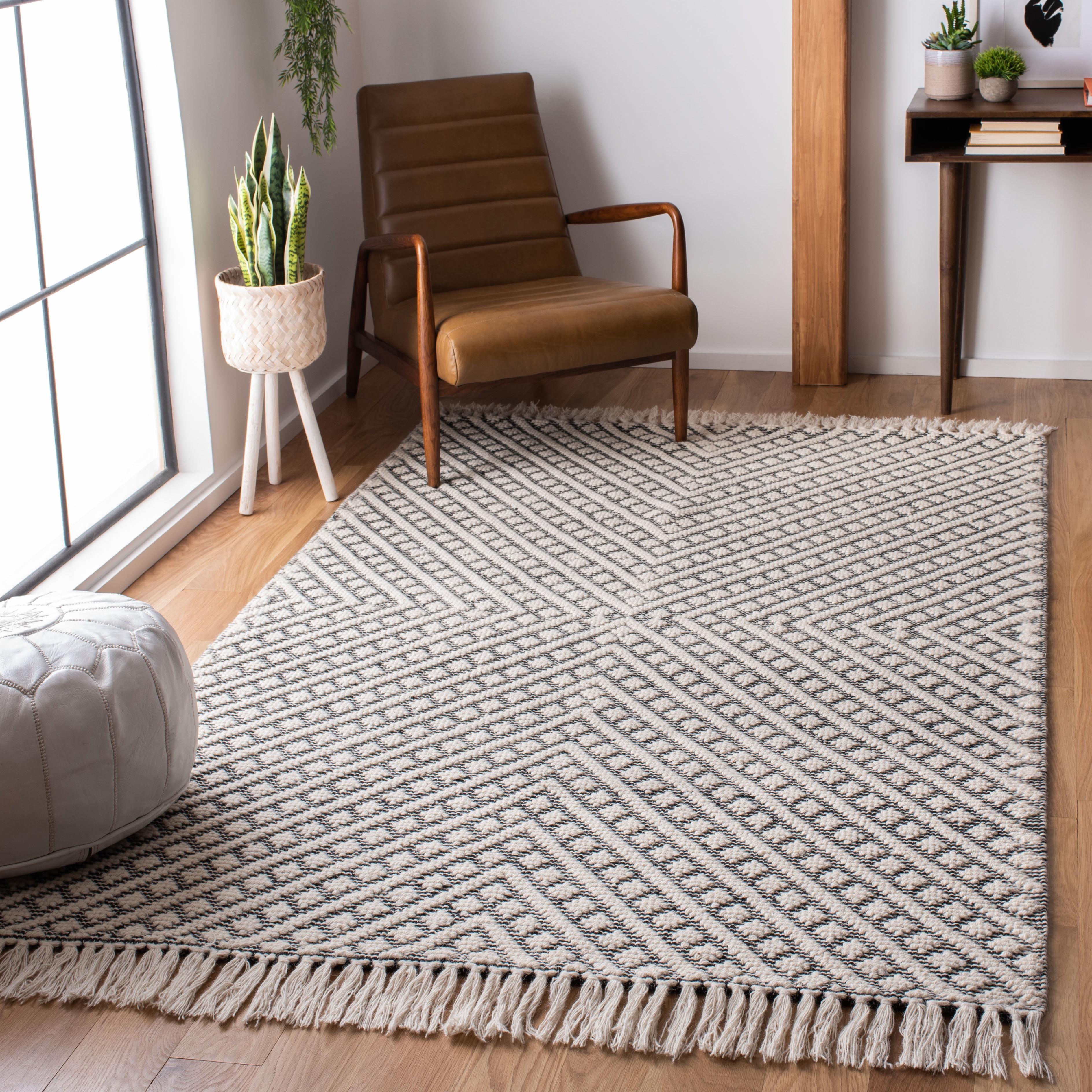 Natura Calanthia 4' x 6' Hand Loomed Ivory/Black Area Rug