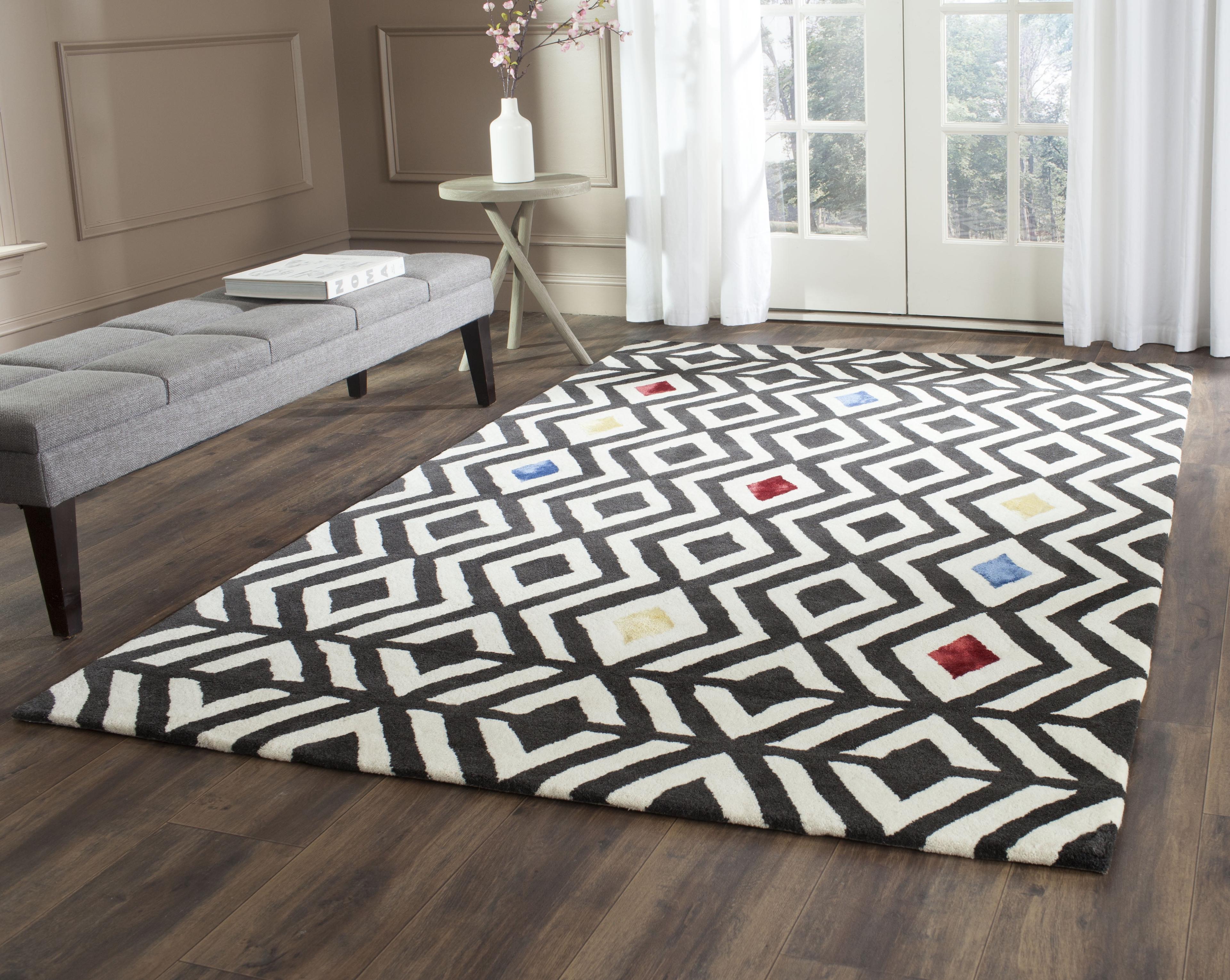 Soho SOH341 Hand Tufted Area Rug  - Safavieh