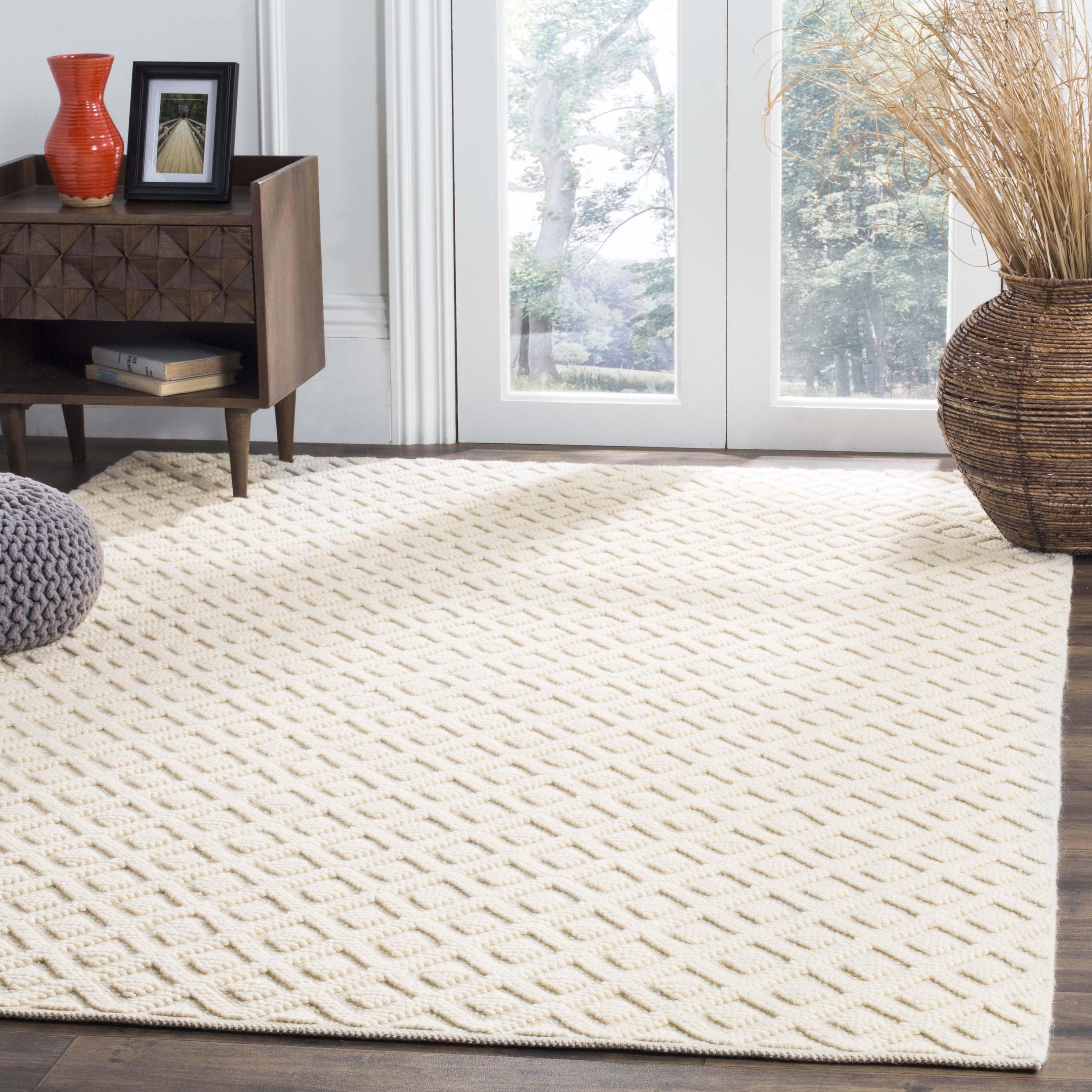 Ivory Handwoven Wool and Synthetic 5' x 8' Area Rug