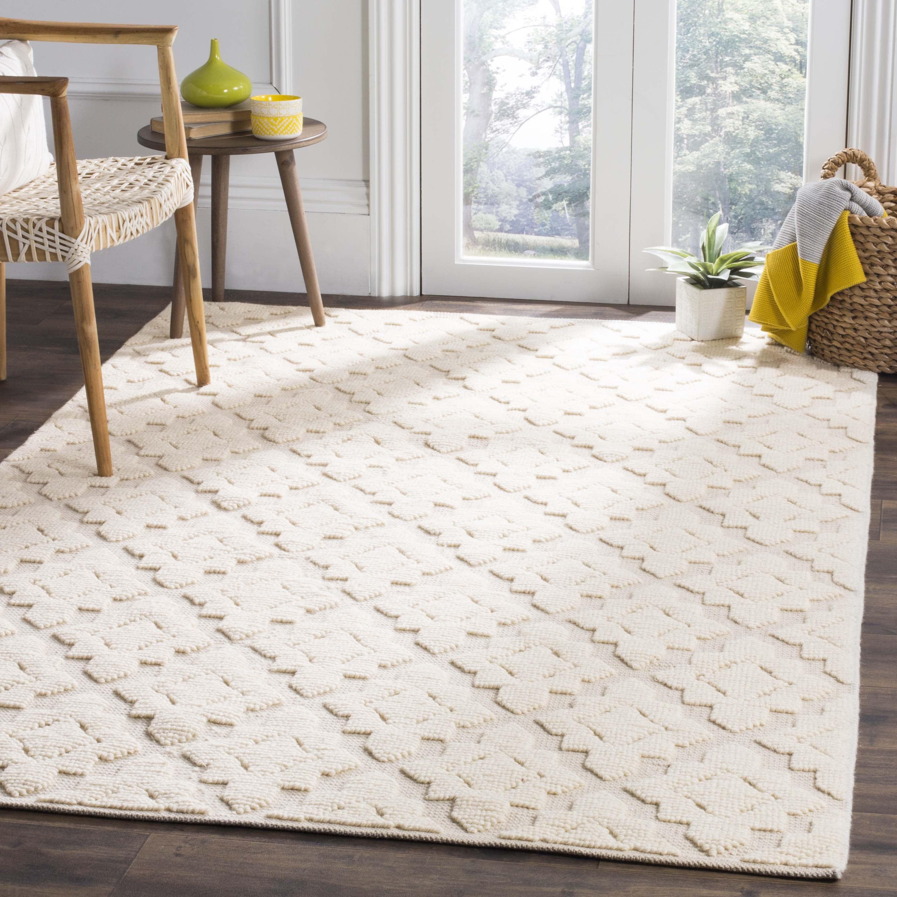 Ivory Hand-Knotted Wool and Cotton Area Rug, 5' x 8'