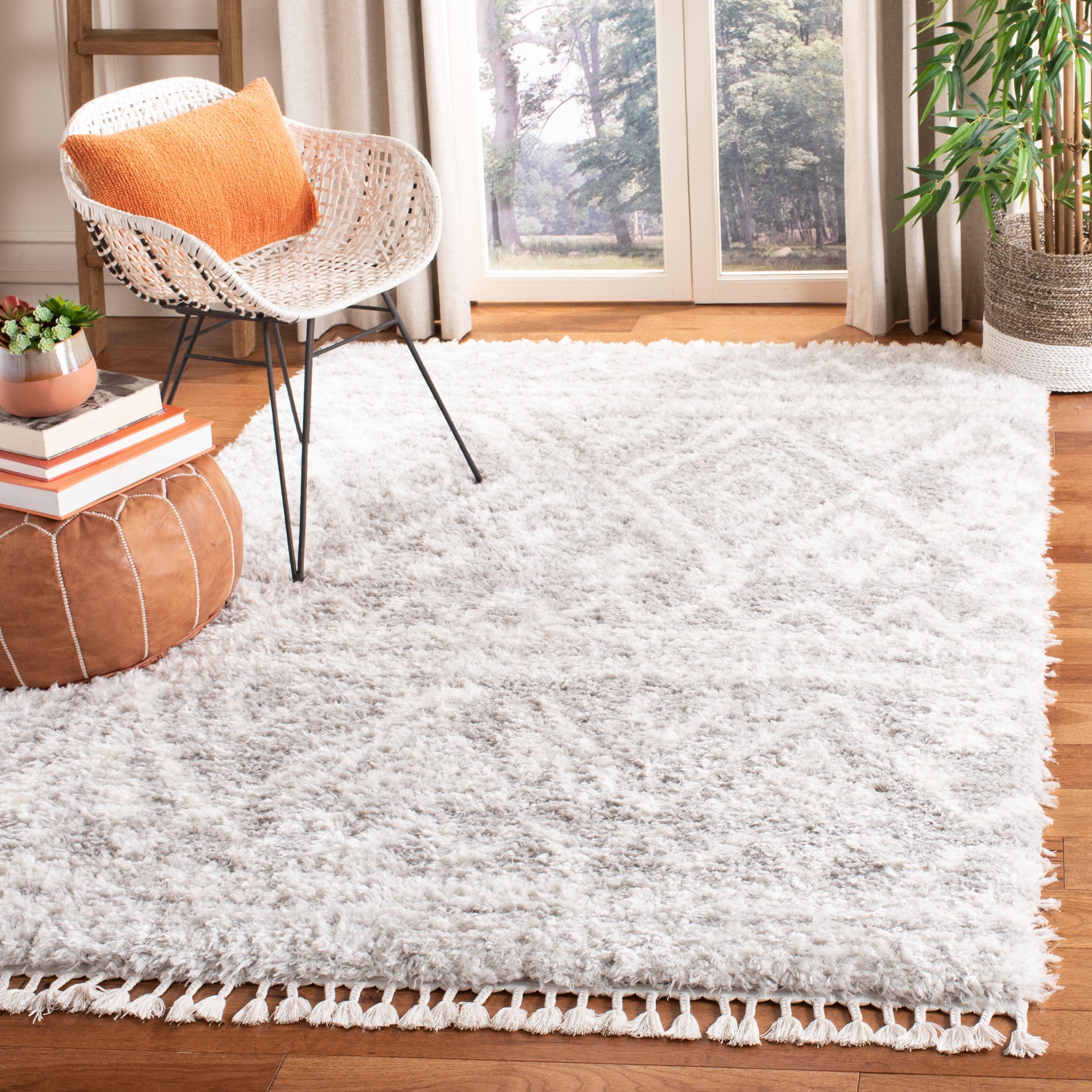 Ivory Elegance 59" Round Tufted Wool & Synthetic Shag Rug