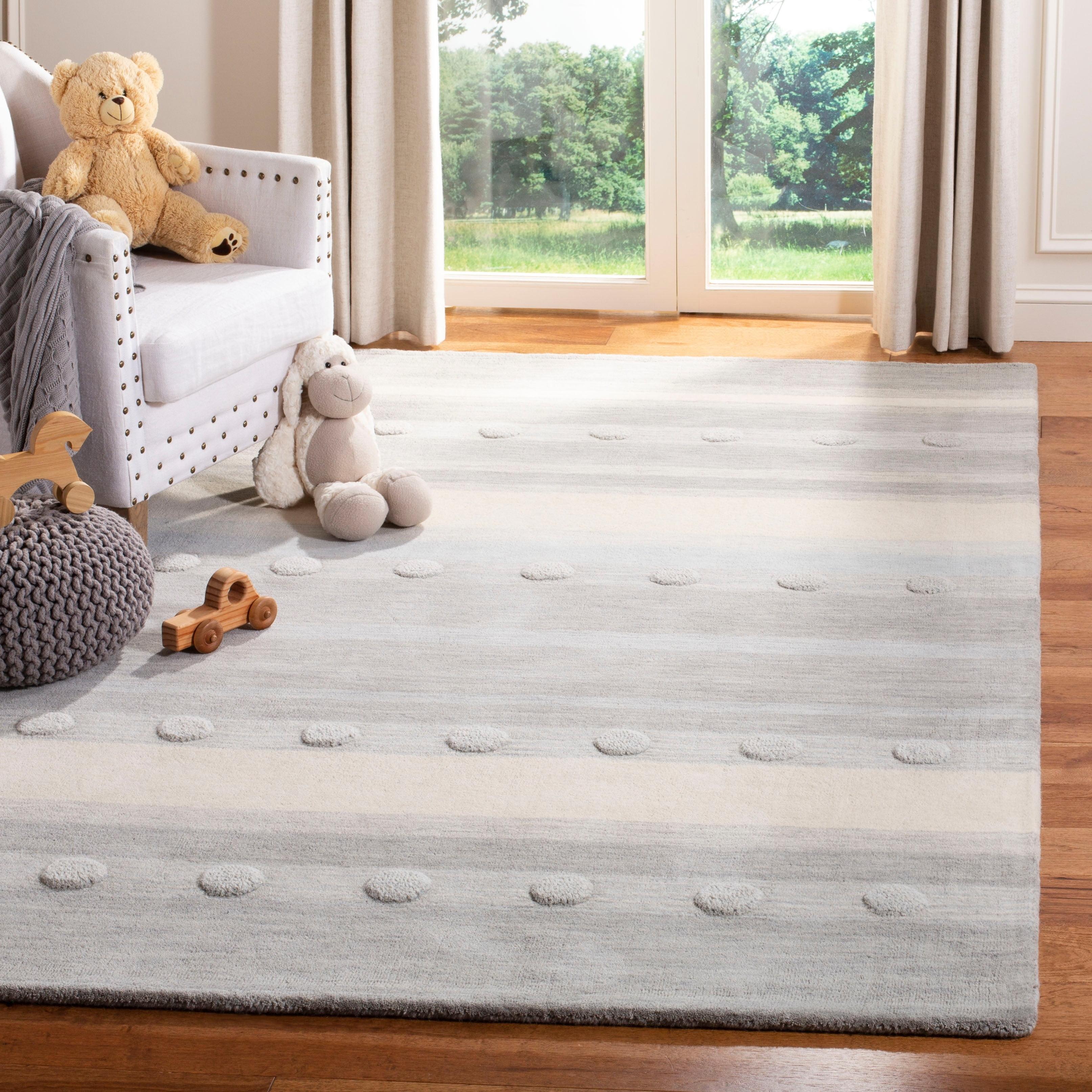 Safavieh Kids SFK801 Hand Loomed Indoor Accent Rug - Grey/Ivory - 3'x5' - Safavieh