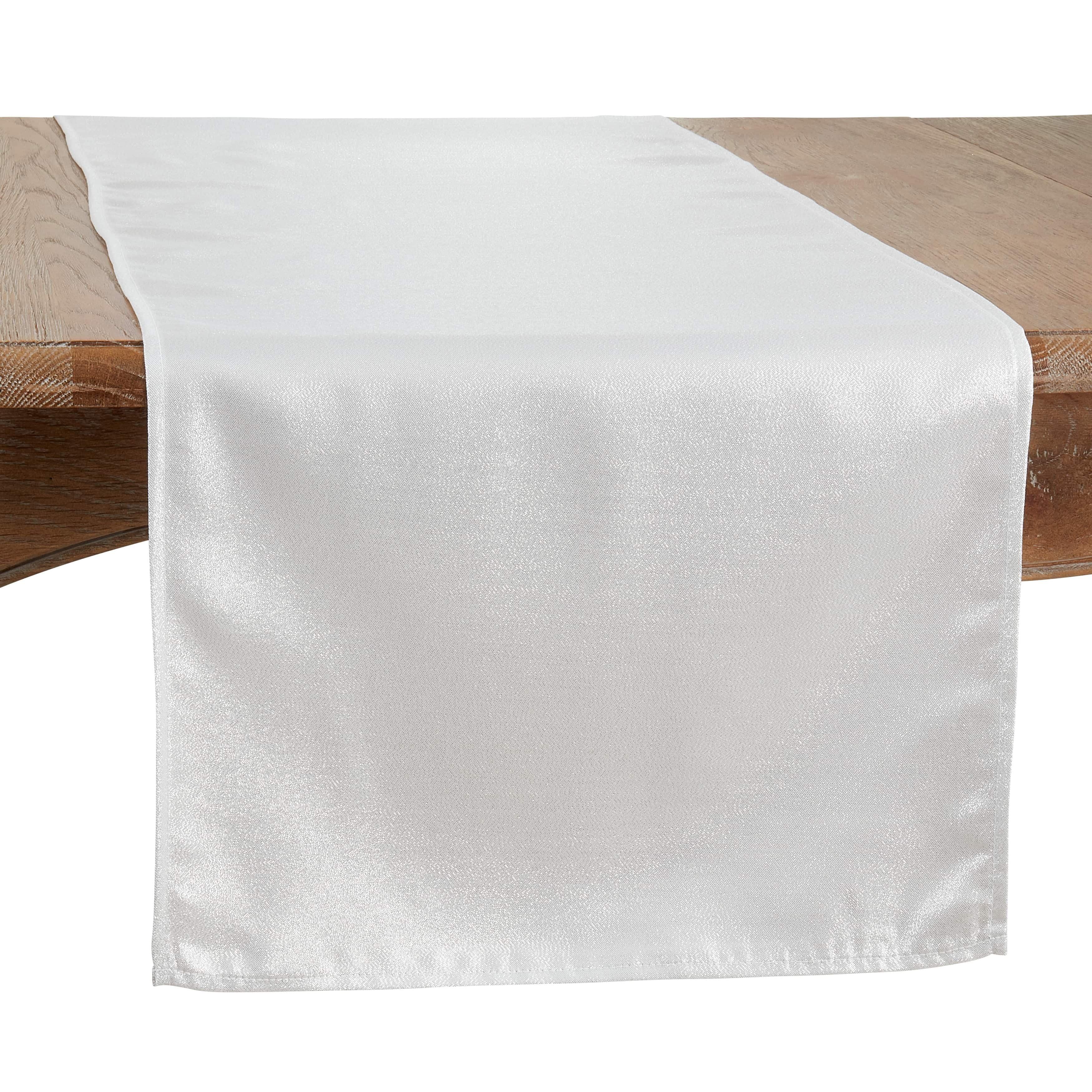 Saro Runner_Table Runner With Shimmering Design