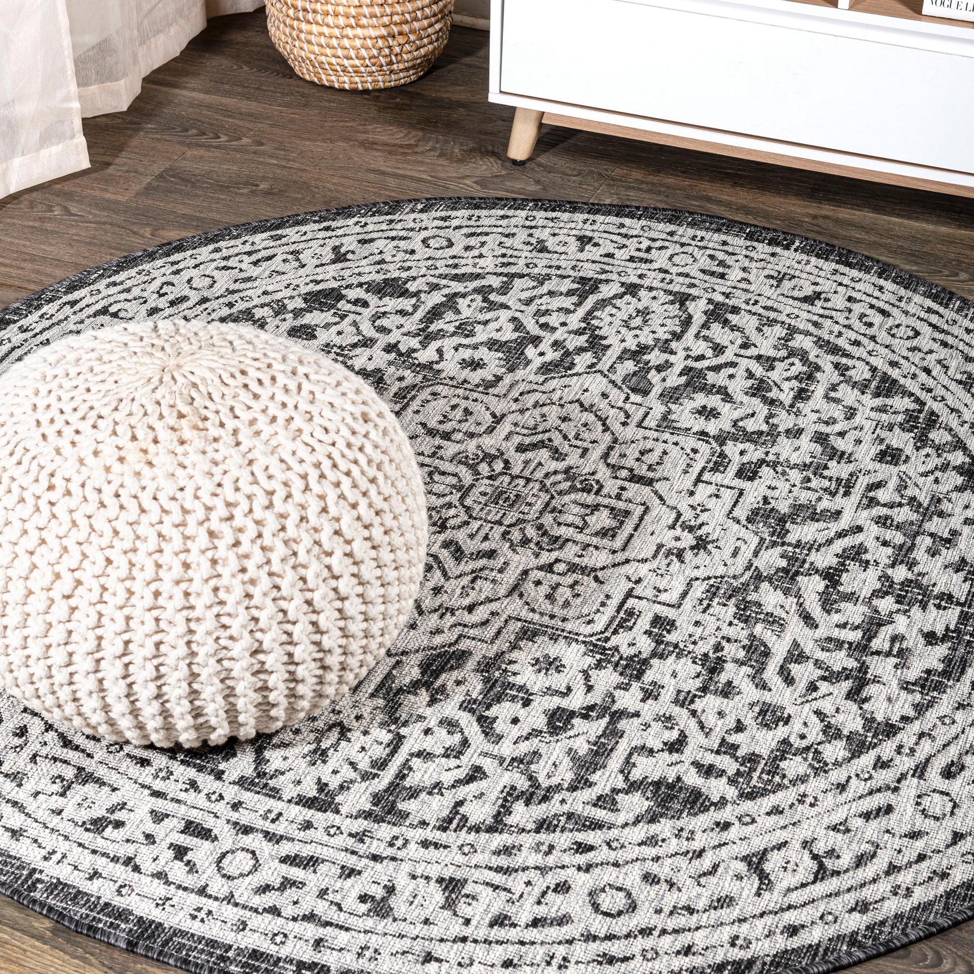 5' Round Sinjuri Medallion Textured Weave Indoor/Outdoor Area Rug, Gray/Black - JONATHAN Y
