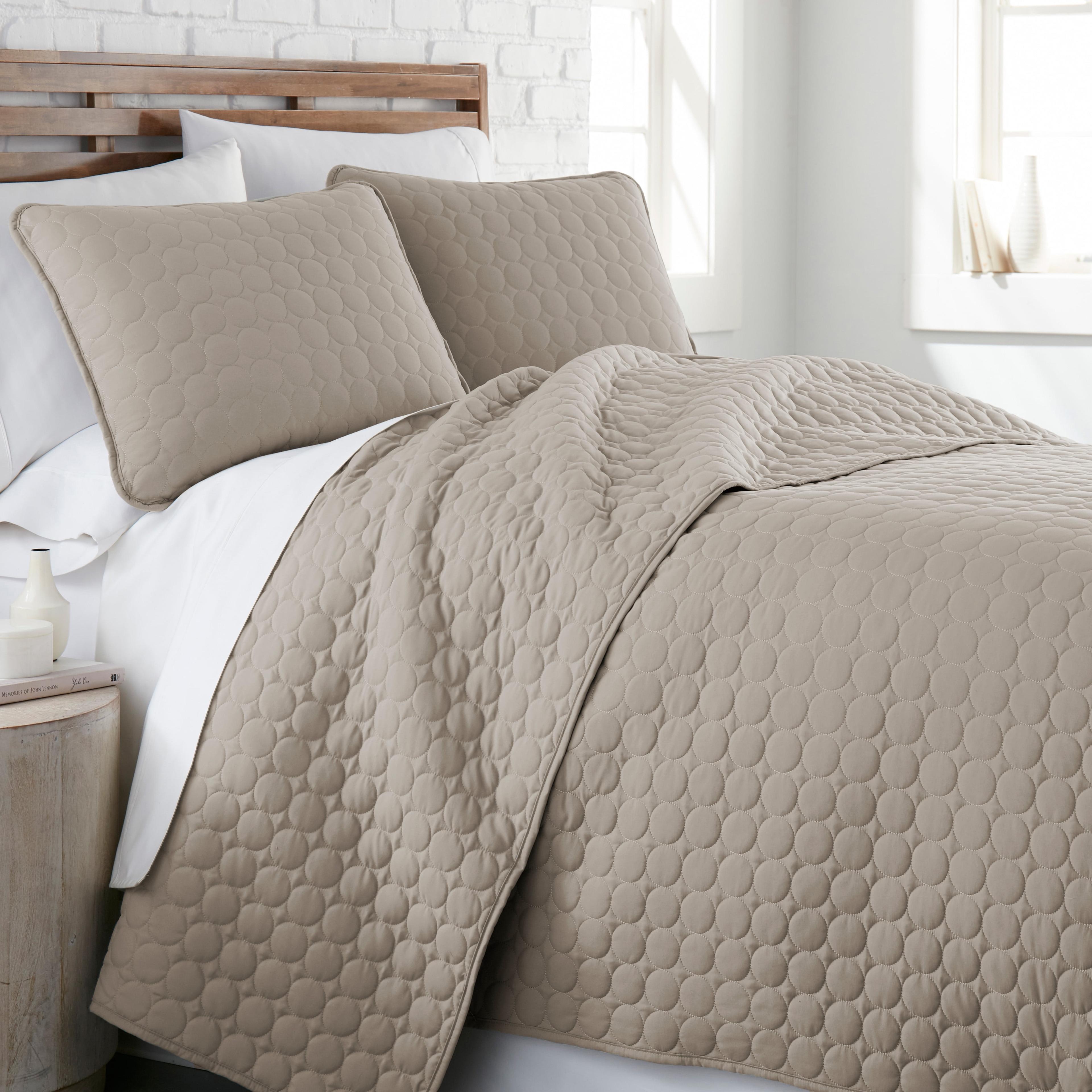 SouthShore Fine Linens Southshore Fine Linens Lightweight Oversized Reversible Quilt Set with shams