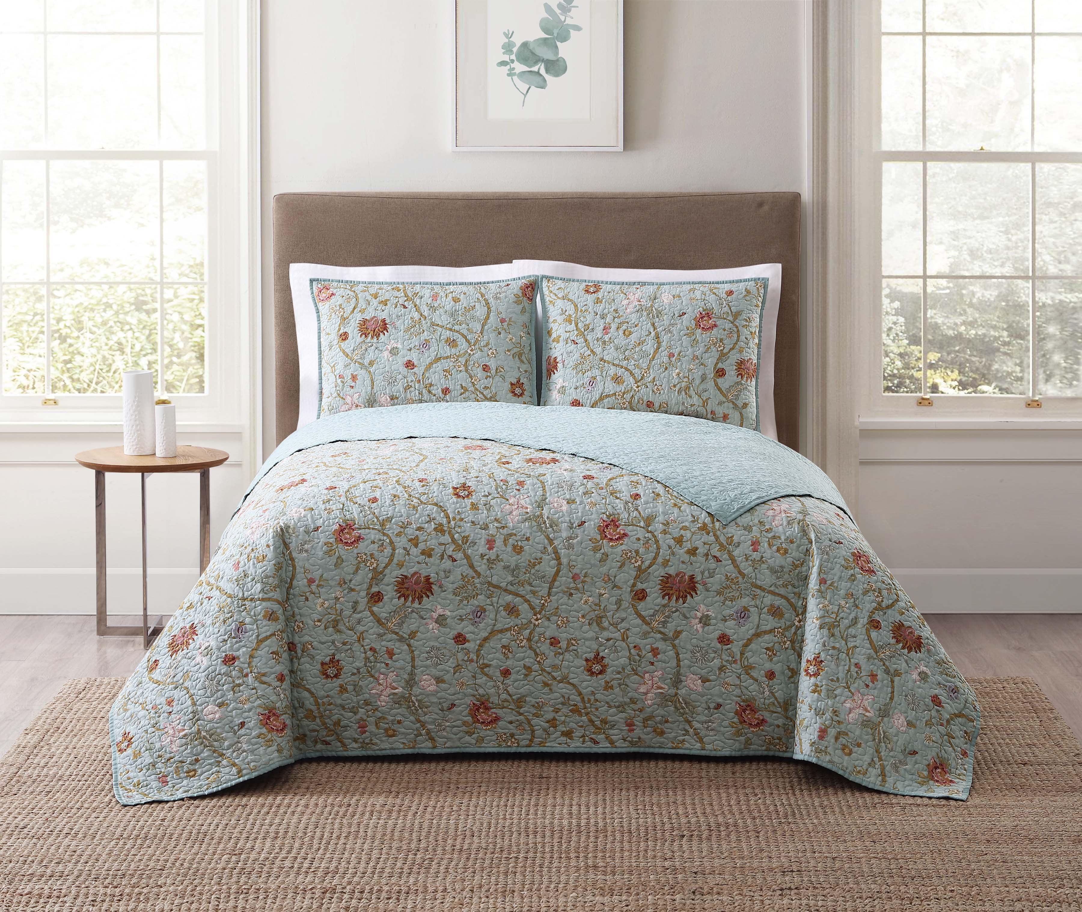 Bedford Farmhouse / Country Cotton Blend Floral Quilt Set