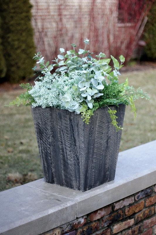 Suncast Farmington Decorative Rustic Wood Finish Garden Planter