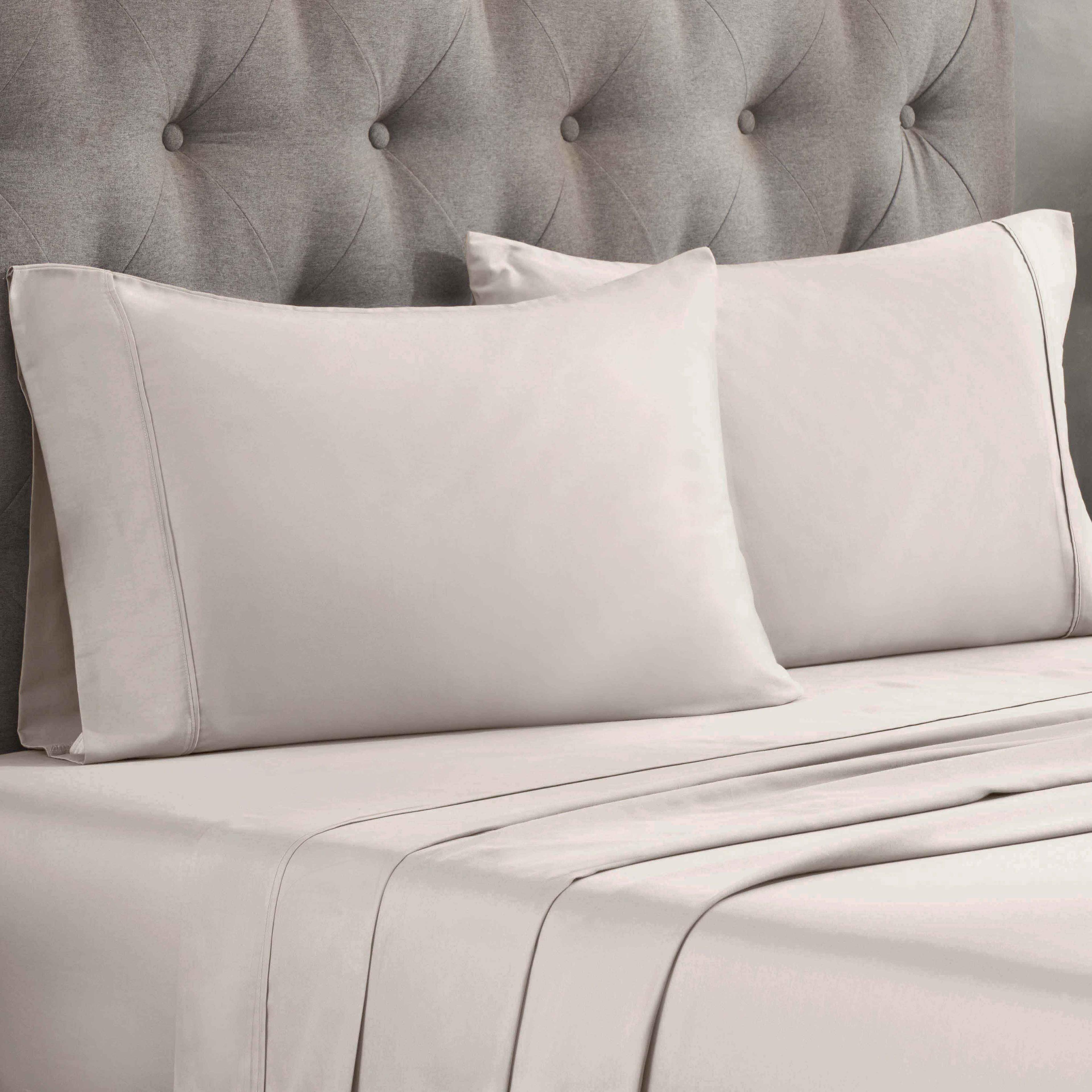 Superior Egyptian Cotton 300 Thread Count Solid Pillowcases (Set of 2)