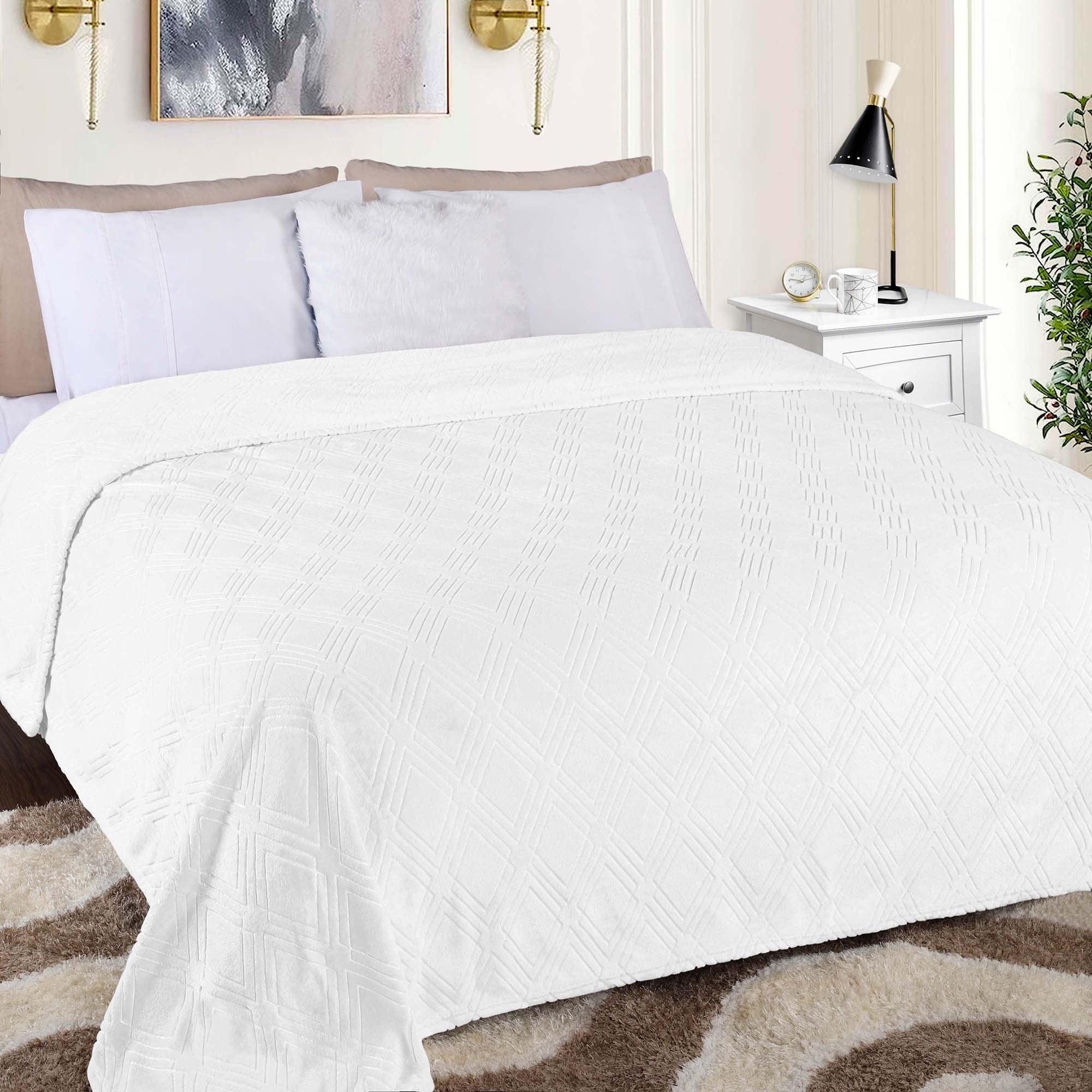 White Diamond Pattern Full/Queen Fleece Blanket