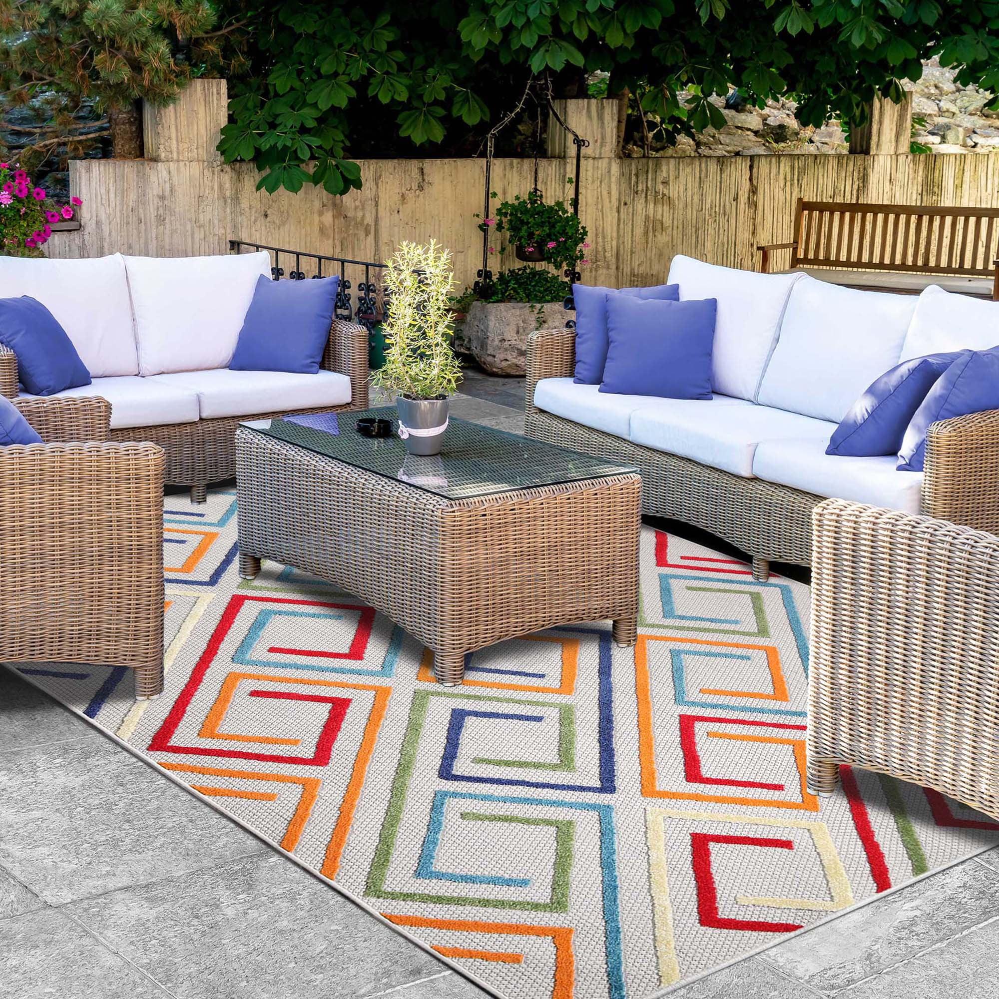 Colorful Geometric Patterned Indoor/Outdoor Area Rug, 5'2" x 7'2"