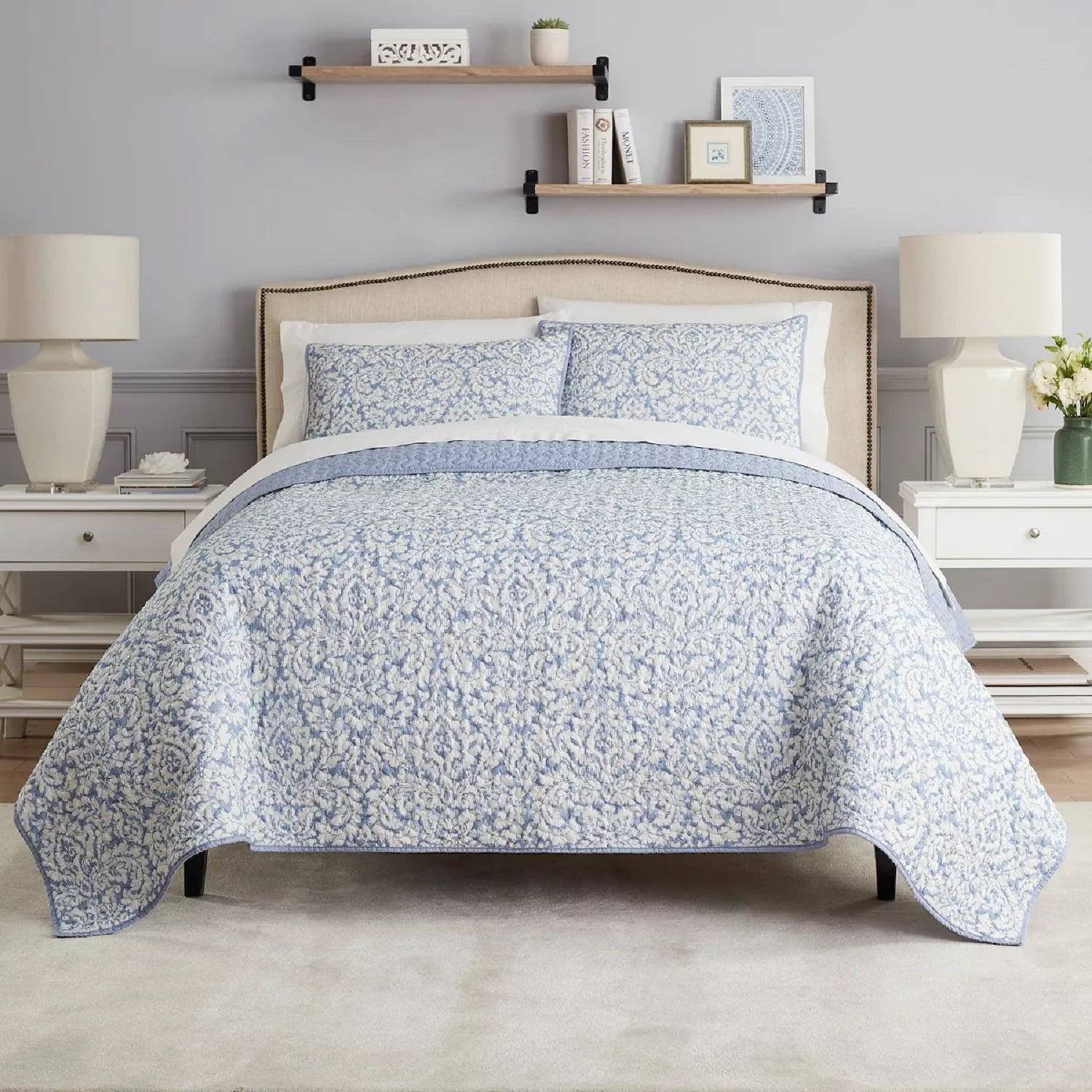 Blue and White Damask Full Quilt Set with Shams