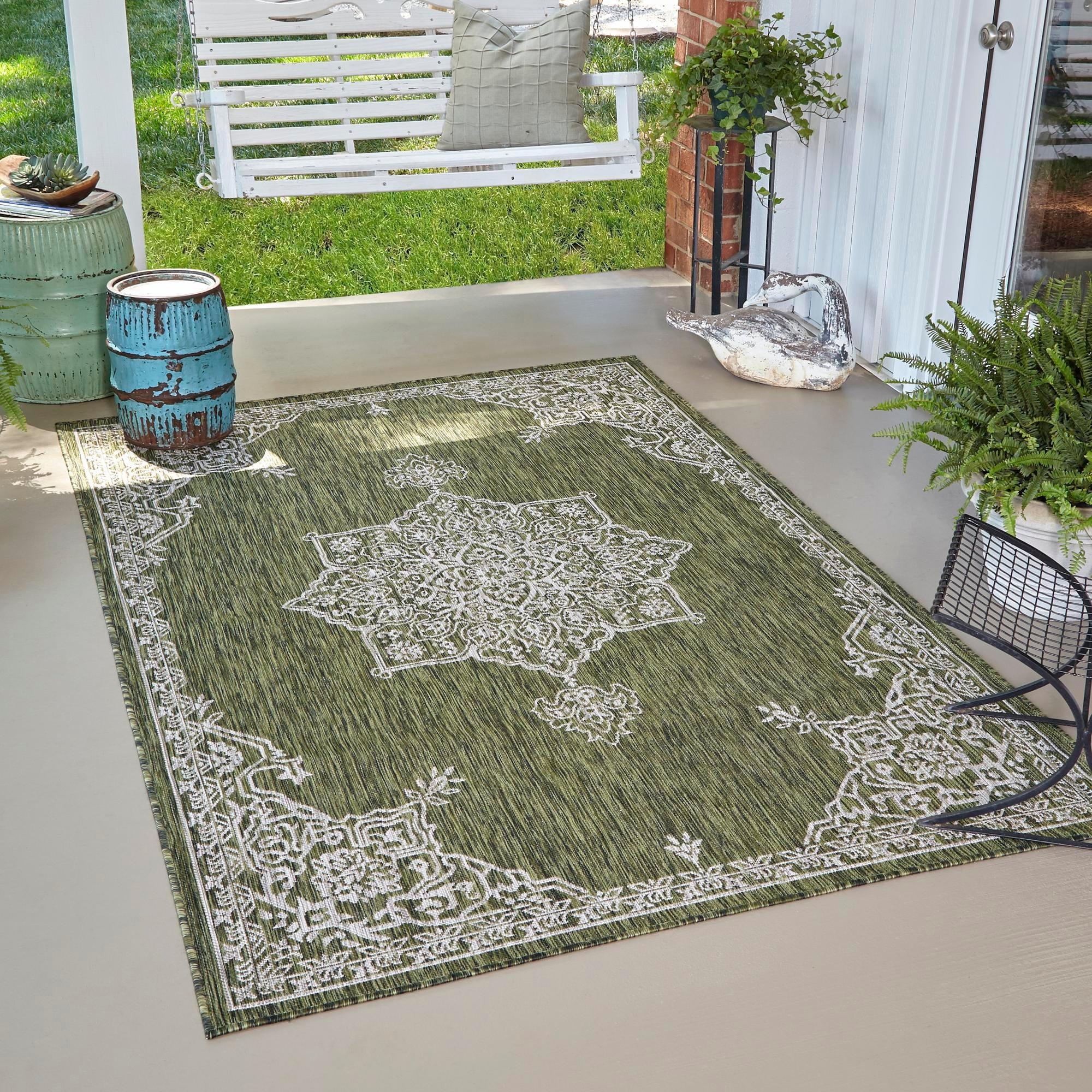 Unique Loom Outdoor Traditional Antique Medallion Woven Area Rug