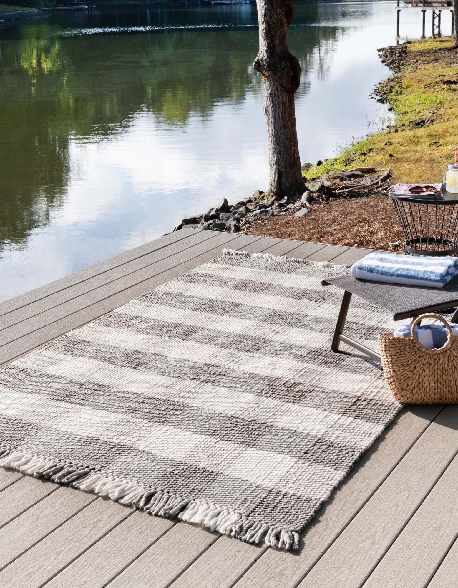 Mary-Jean Plaid Indoor / Outdoor Rug