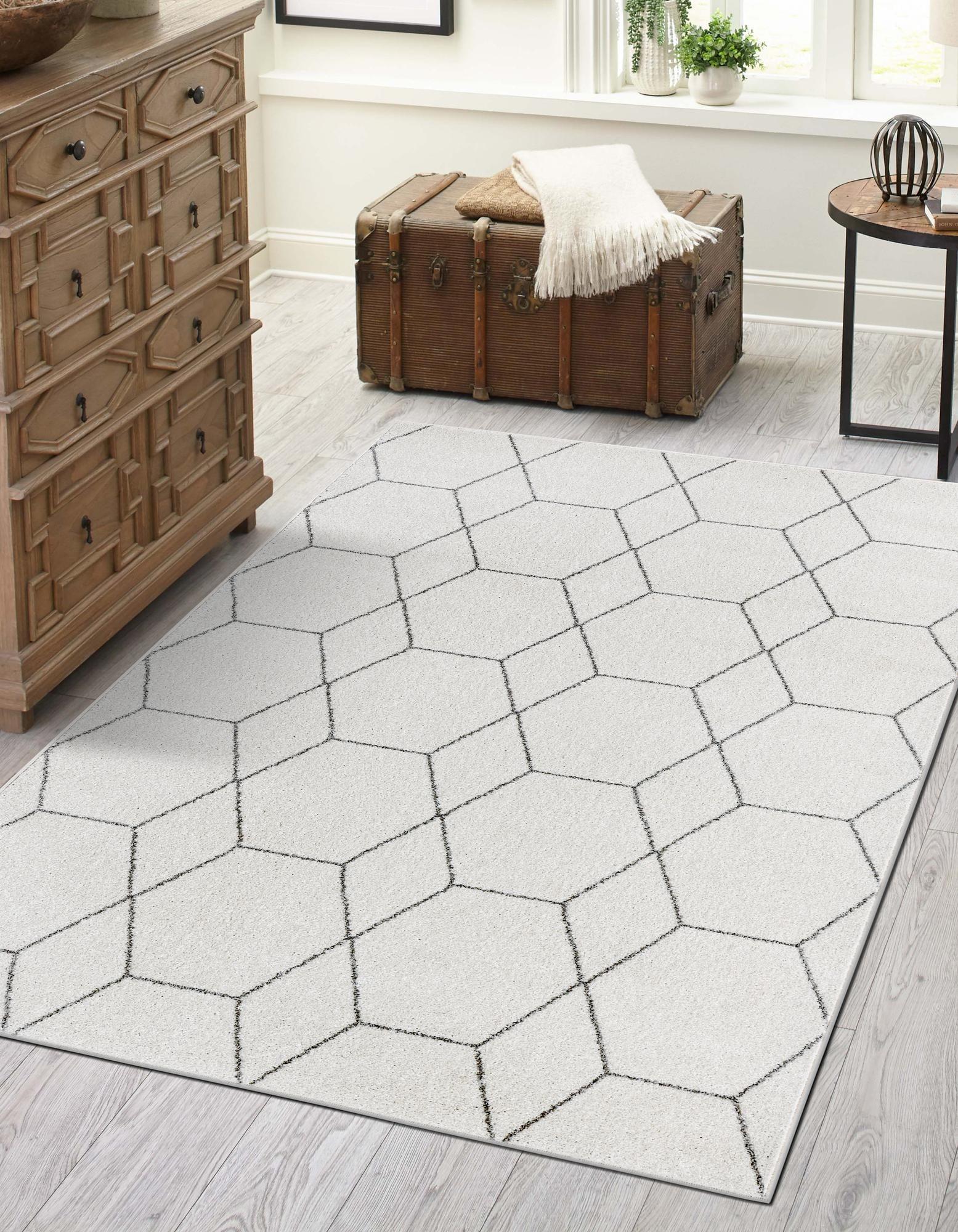 Ivory and Gray Geometric Trellis Synthetic 8' x 10' Area Rug