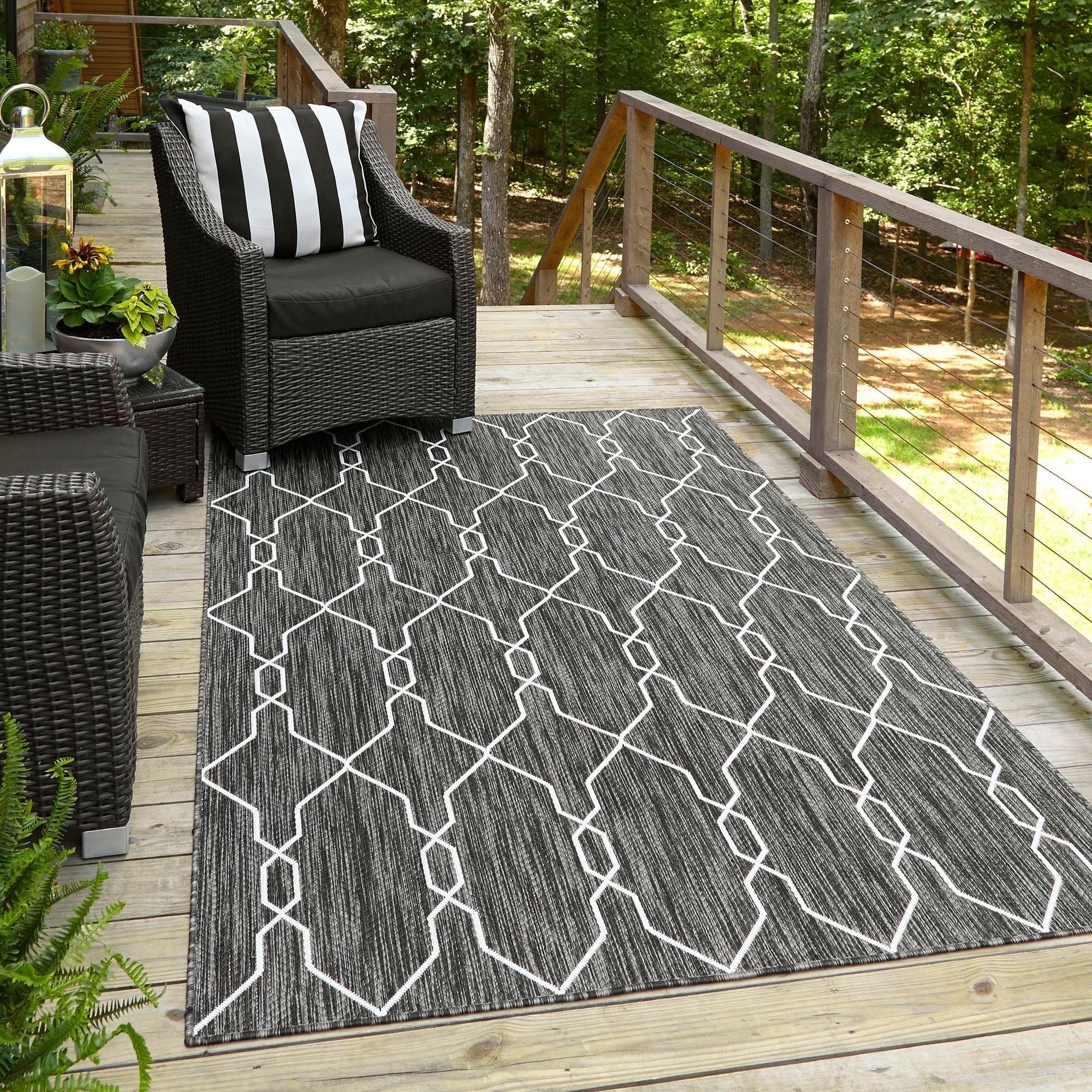 Unique Loom 4' 1 x 6' 1 Rectangle Indoor/Outdoor Trellis Charcoal Area Rug