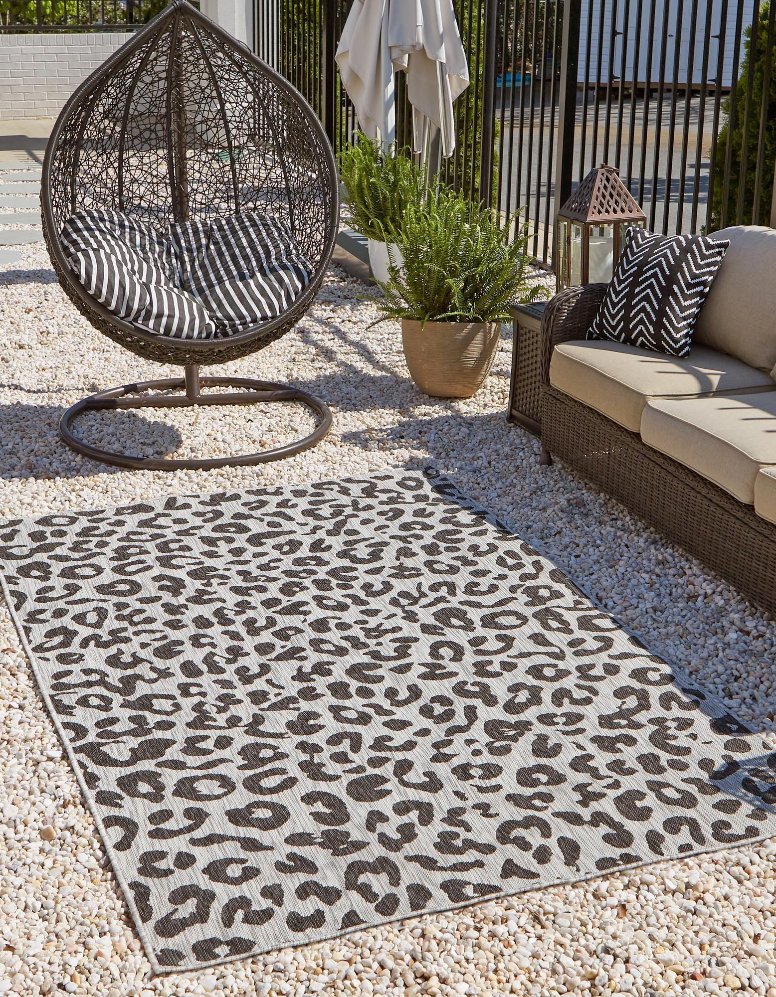 Unique Loom 4' 1 x 6' 1 Rectangle Indoor/Outdoor Safari Light Gray Area Rug