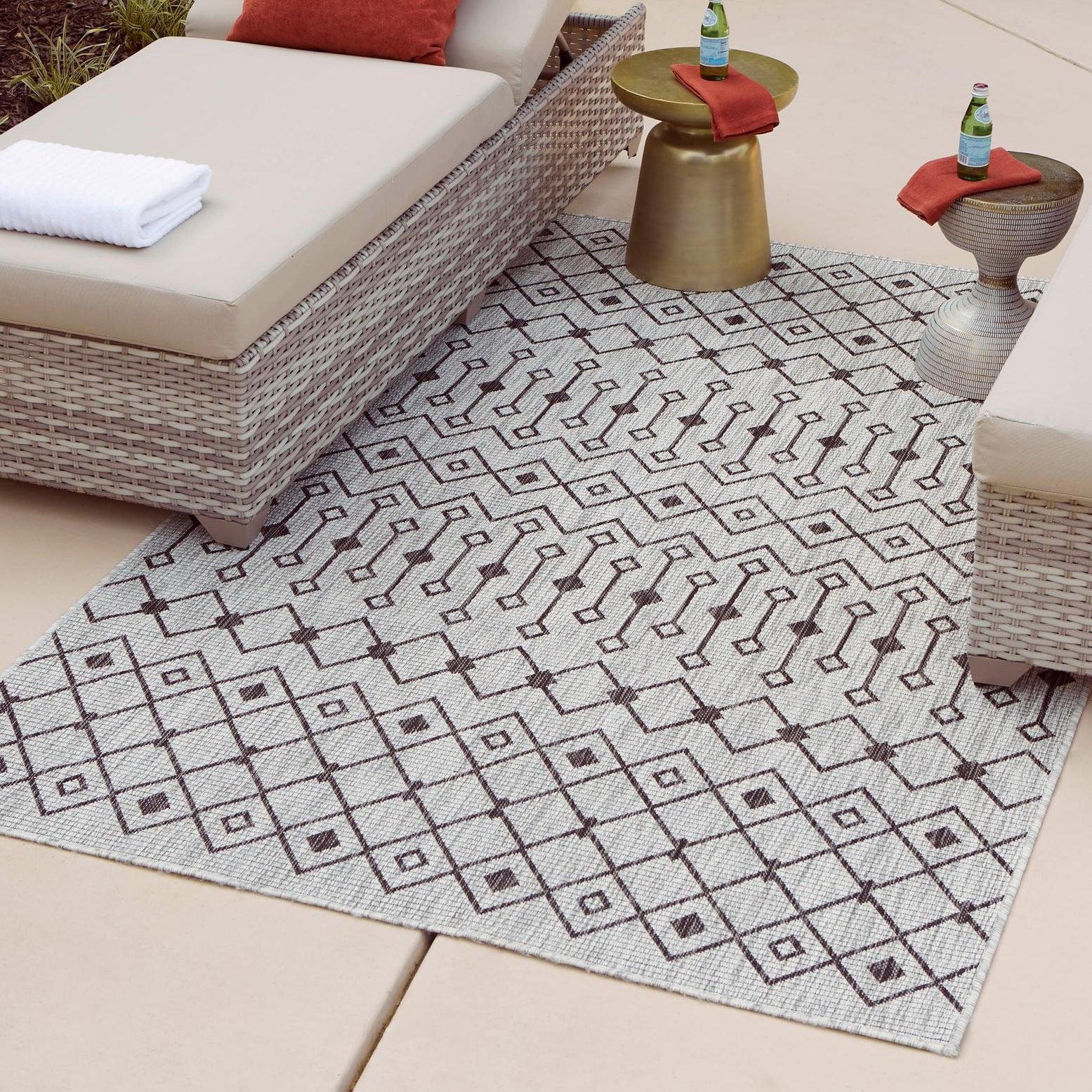 Unique Loom 5' 1 x 8' 0 Rectangle Indoor/Outdoor Trellis Gray Area Rug