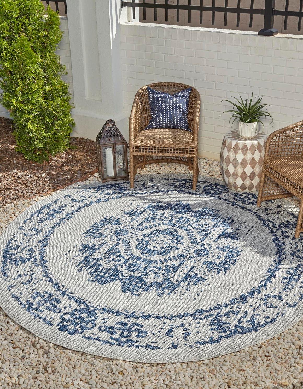 Unique Loom 4' 1 x 4' 1 Round Indoor/Outdoor Traditional Blue Area Rug