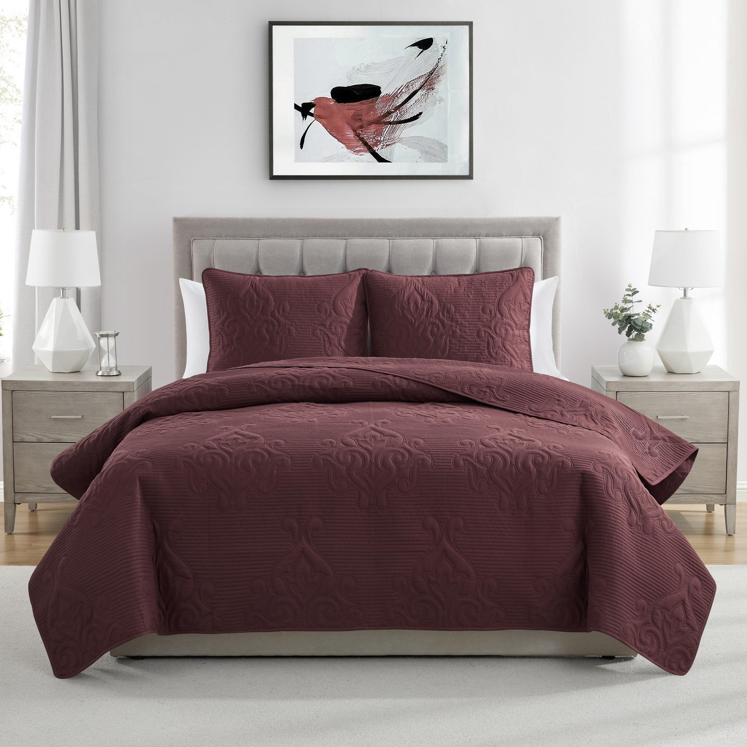 VCNY Solomun 3-Piece Pinsonic Damask Microfiber Quilt Set