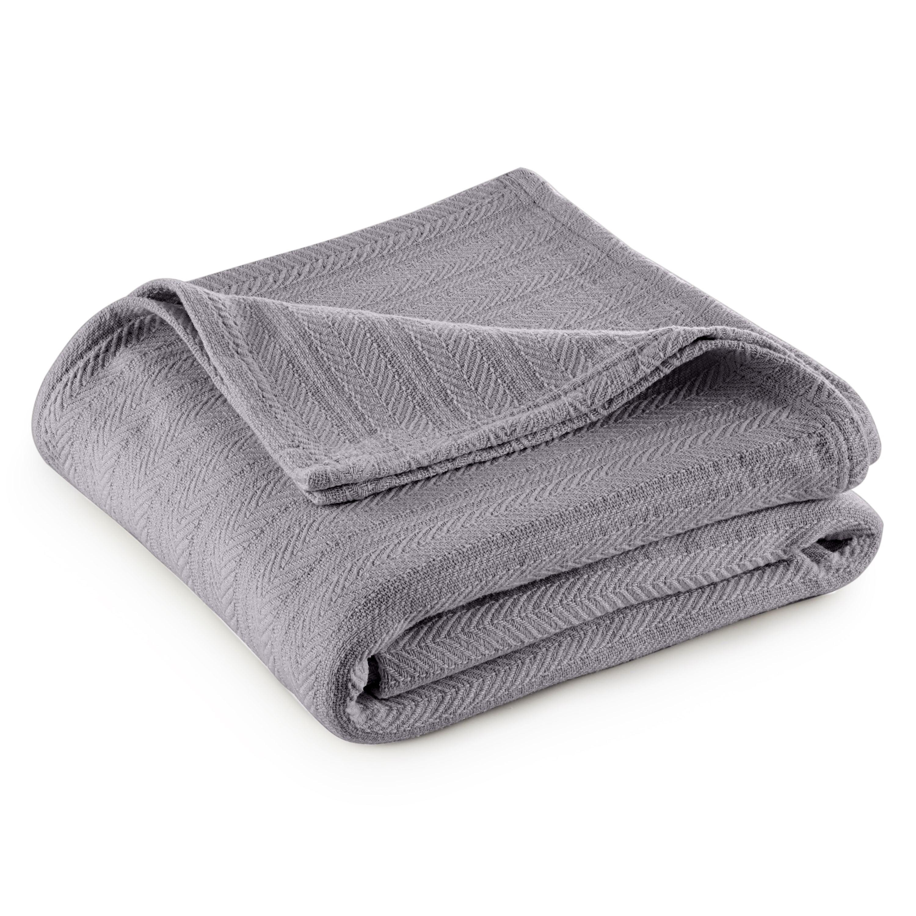 Luxurious King-Sized Chevron Cotton Blanket in Soft Gray