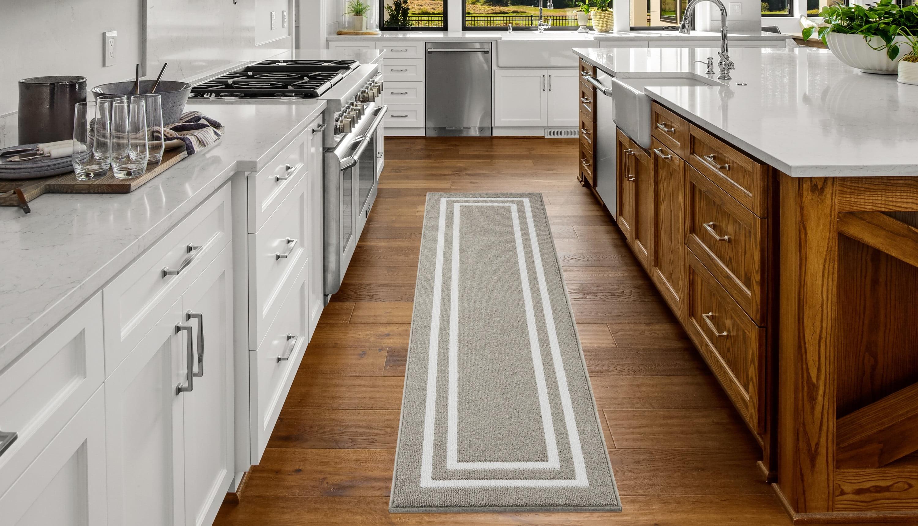 Double Border Machine Tufted Performance Light Gray/White Rug