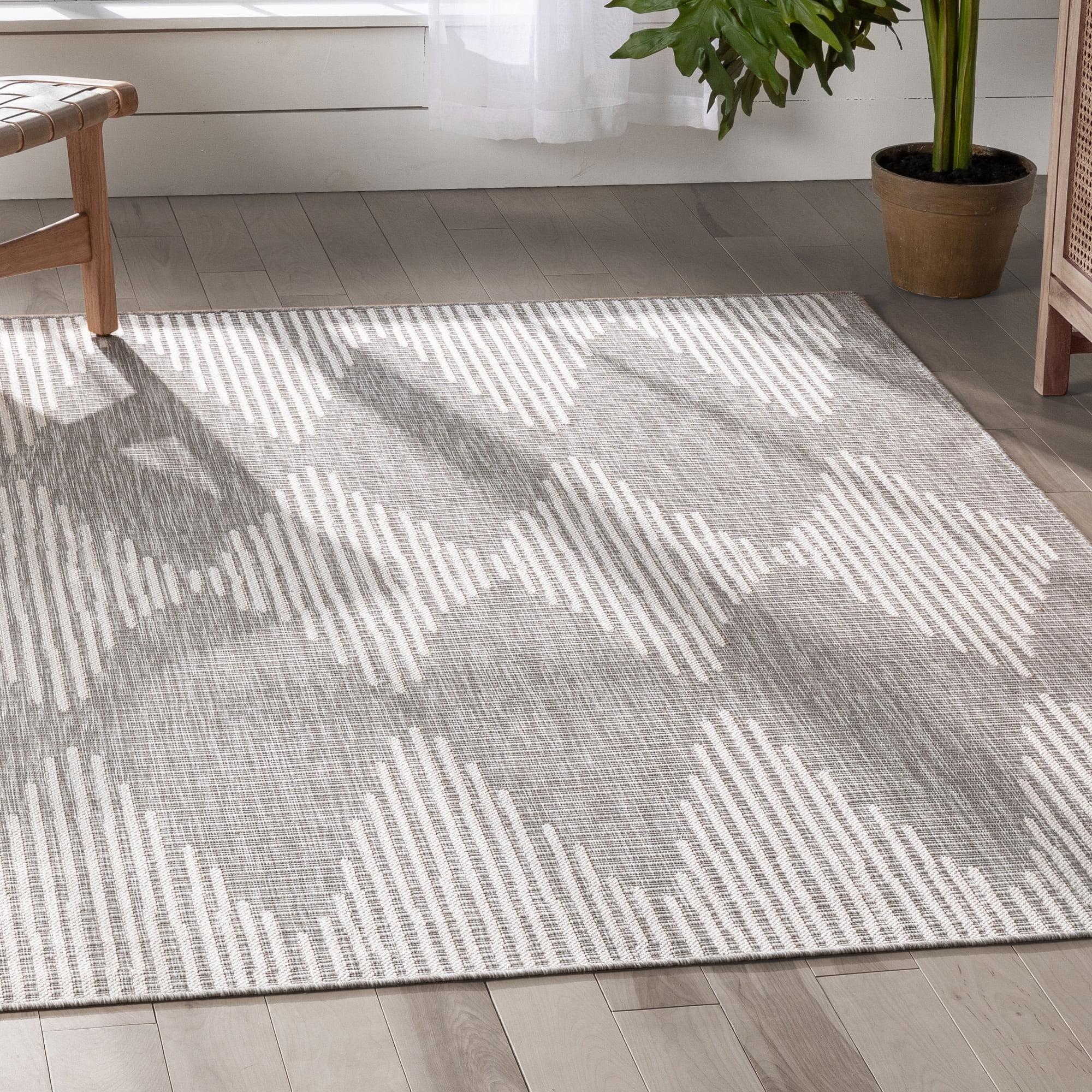 Gray Chevron Pattern Synthetic Flat-Weave Rug 5' x 7'