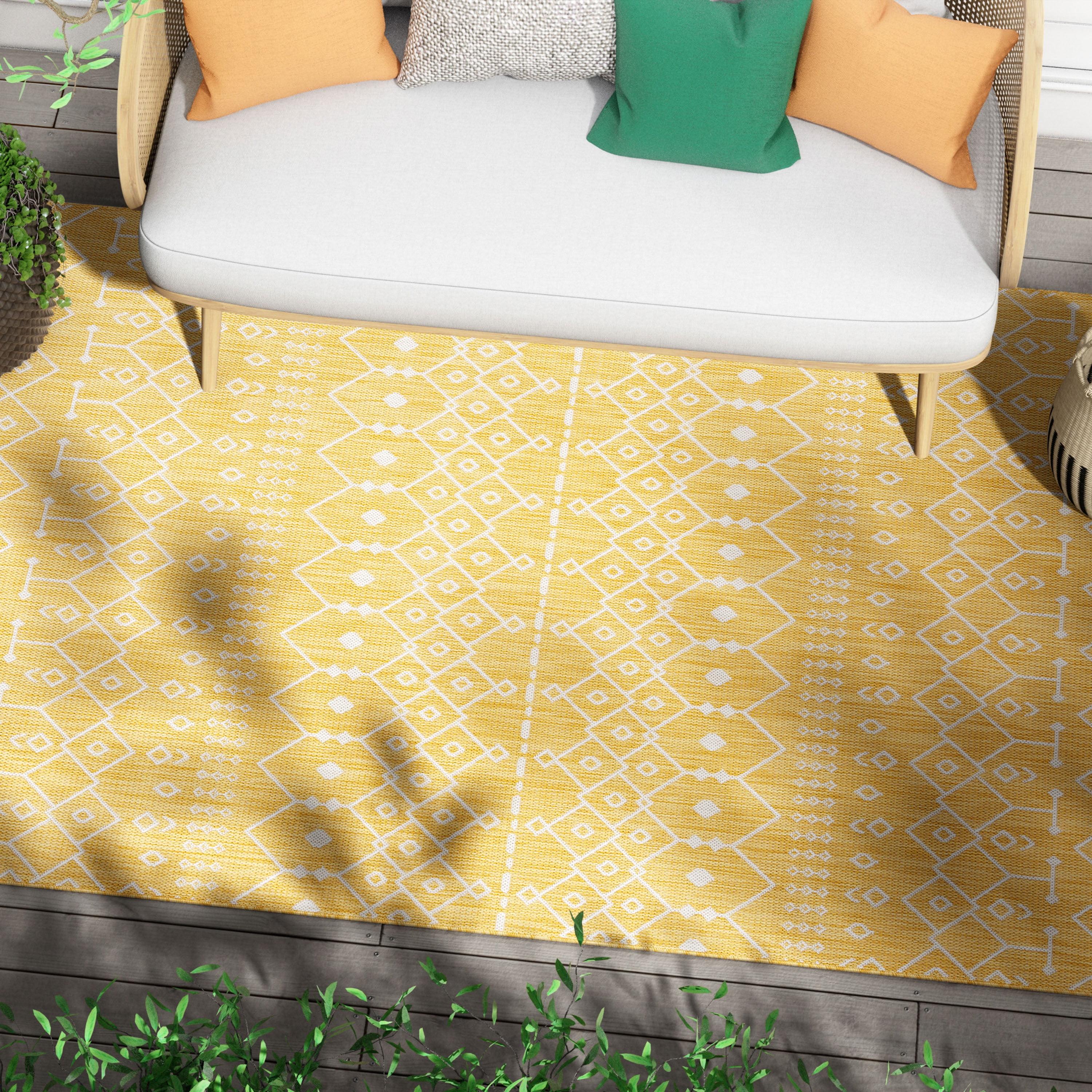 Well Woven Nors Yellow Indoor / Outdoor Flat Weave Pile Nordic Lattice Pattern Area Rug 5x7 (5'3" x 7'3")