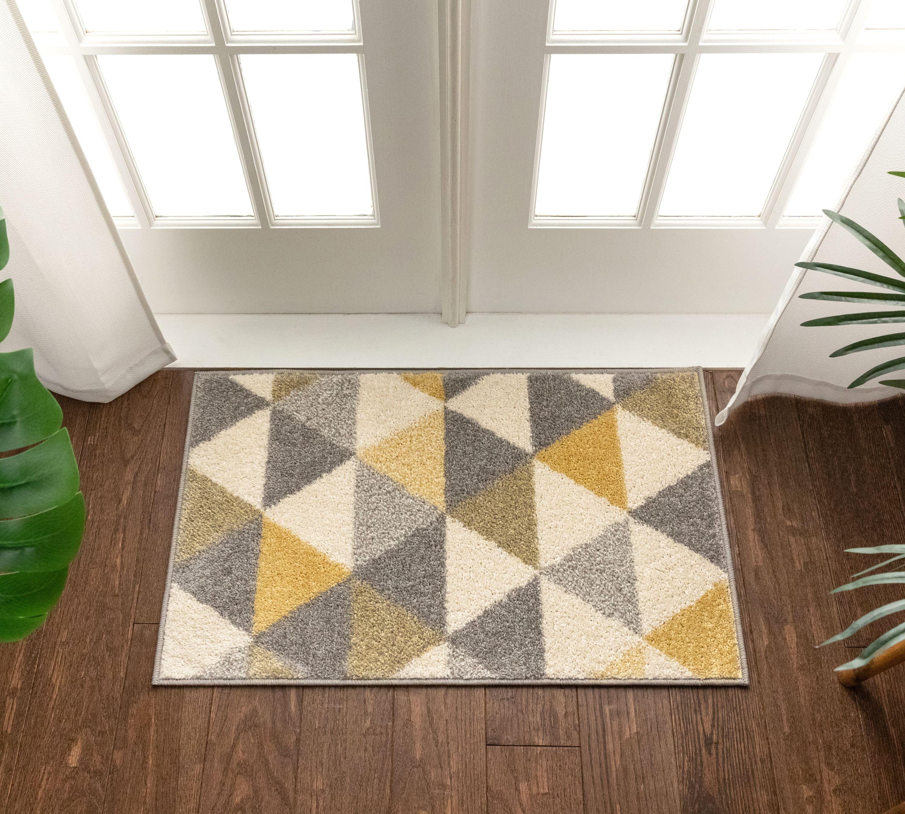 Gold and Grey Geometric Synthetic 2' x 3' Area Rug