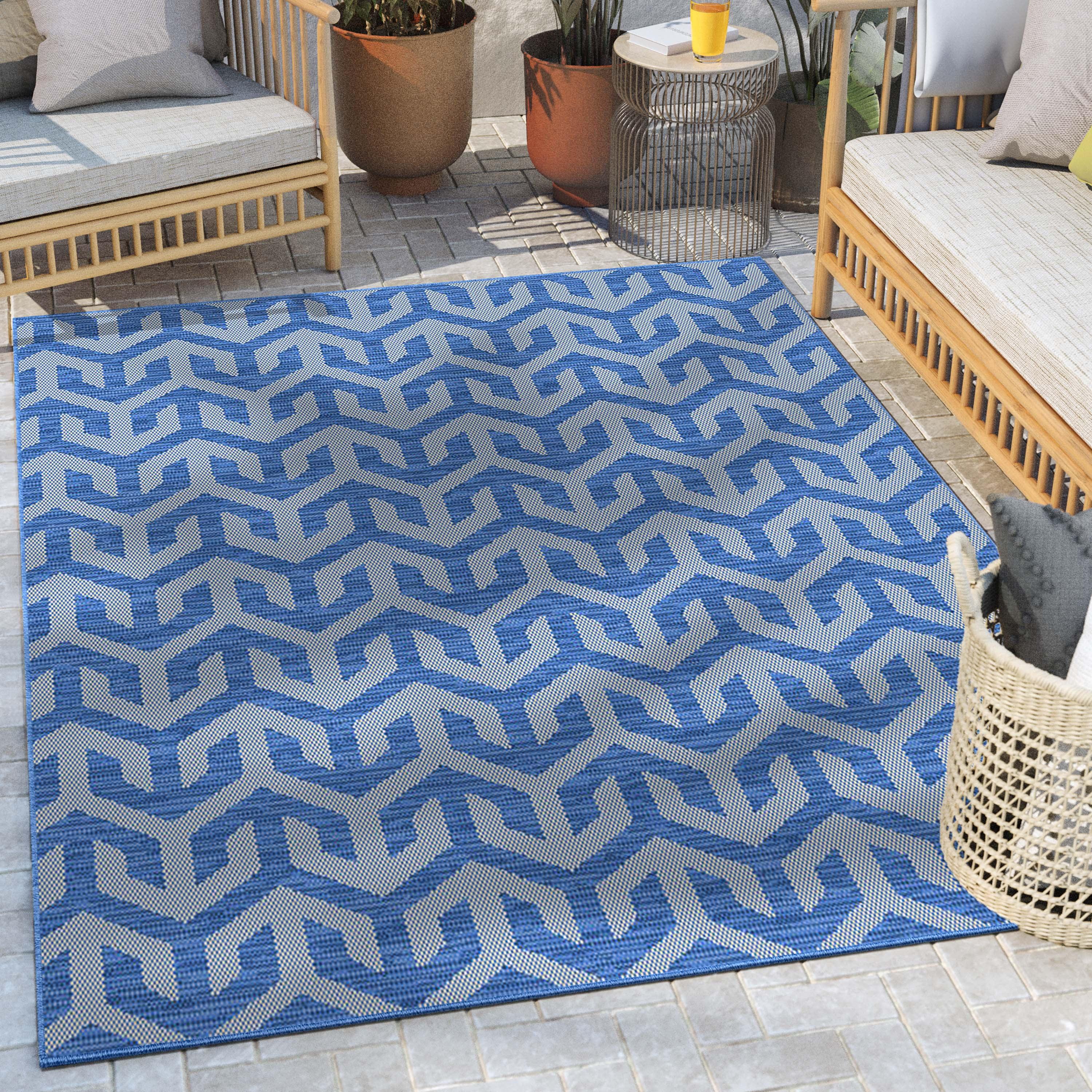 Reversible Easy-Care Blue Synthetic 5' x 7' Indoor/Outdoor Rug