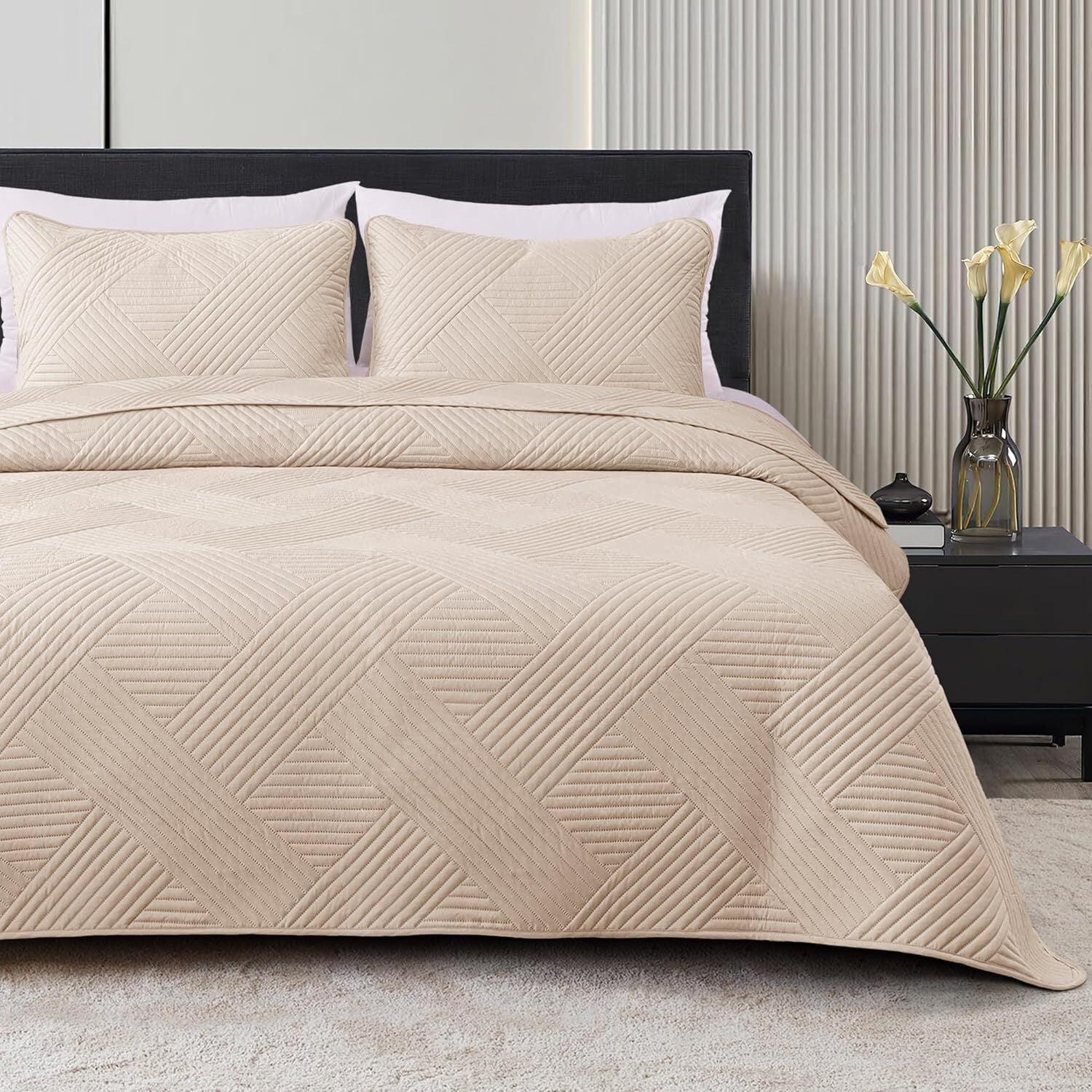 Whale Flotilla 3-Piece Brich Beige Embossed Quilt Bedding Sets, King