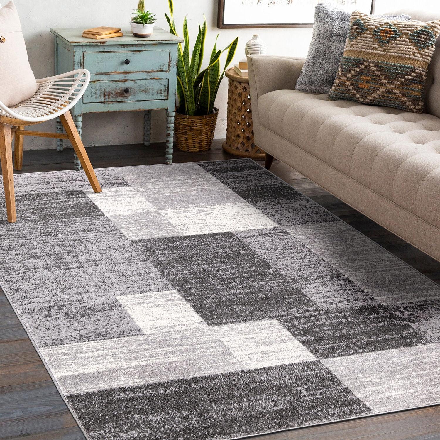 Reversible Geometric Gray Synthetic 5' x 7' Easy-Care Rug