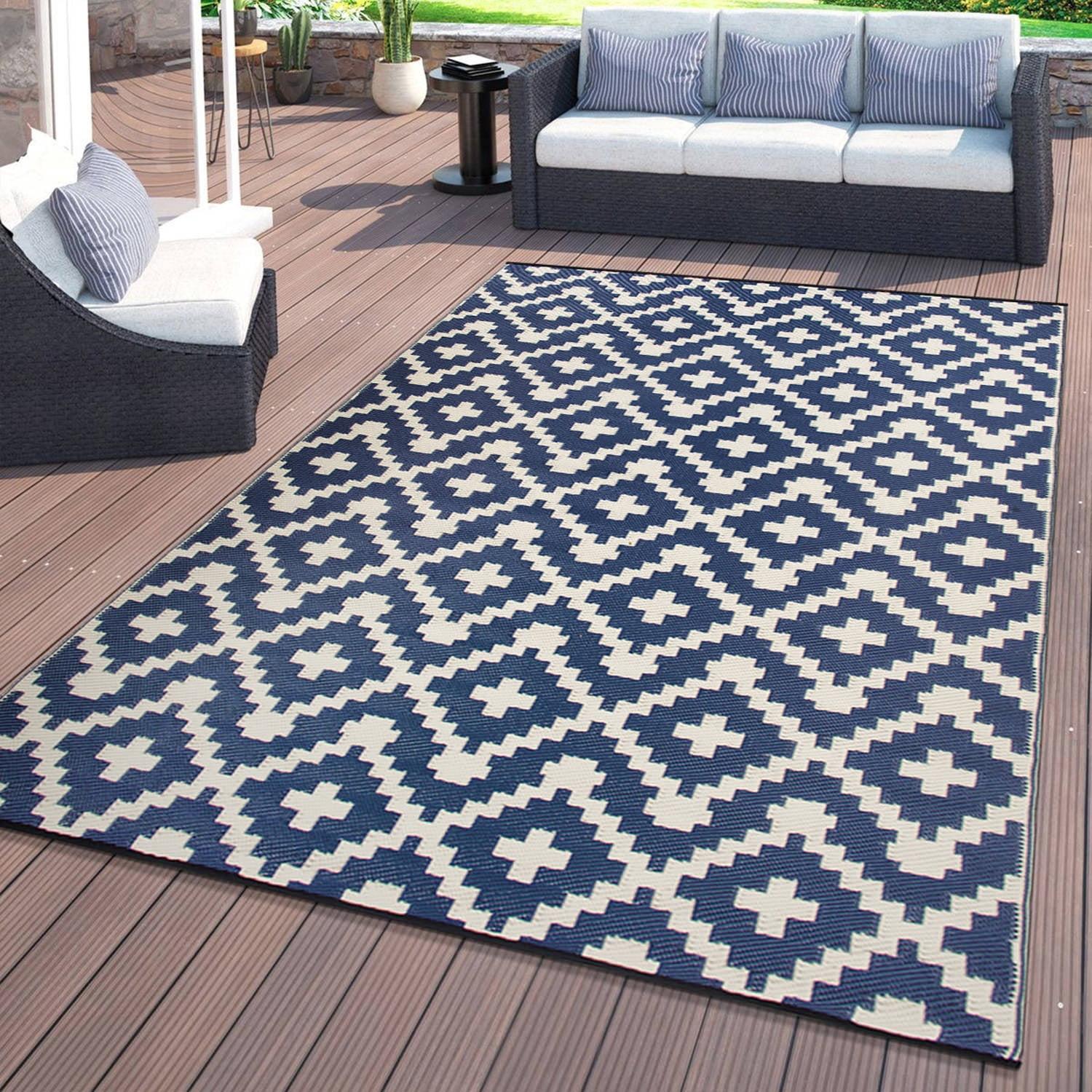 Navy and White Geometric Reversible Synthetic Rug 3' x 5'