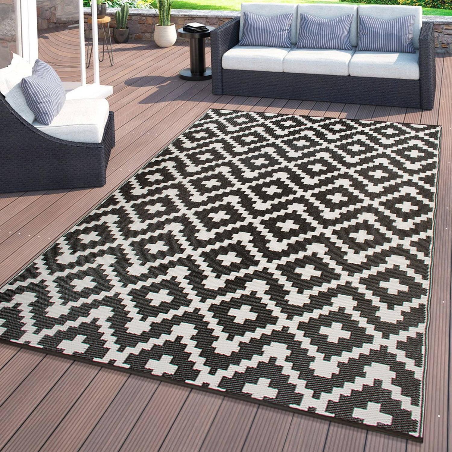 Black and White Geometric Reversible Synthetic 5' x 7' Rug