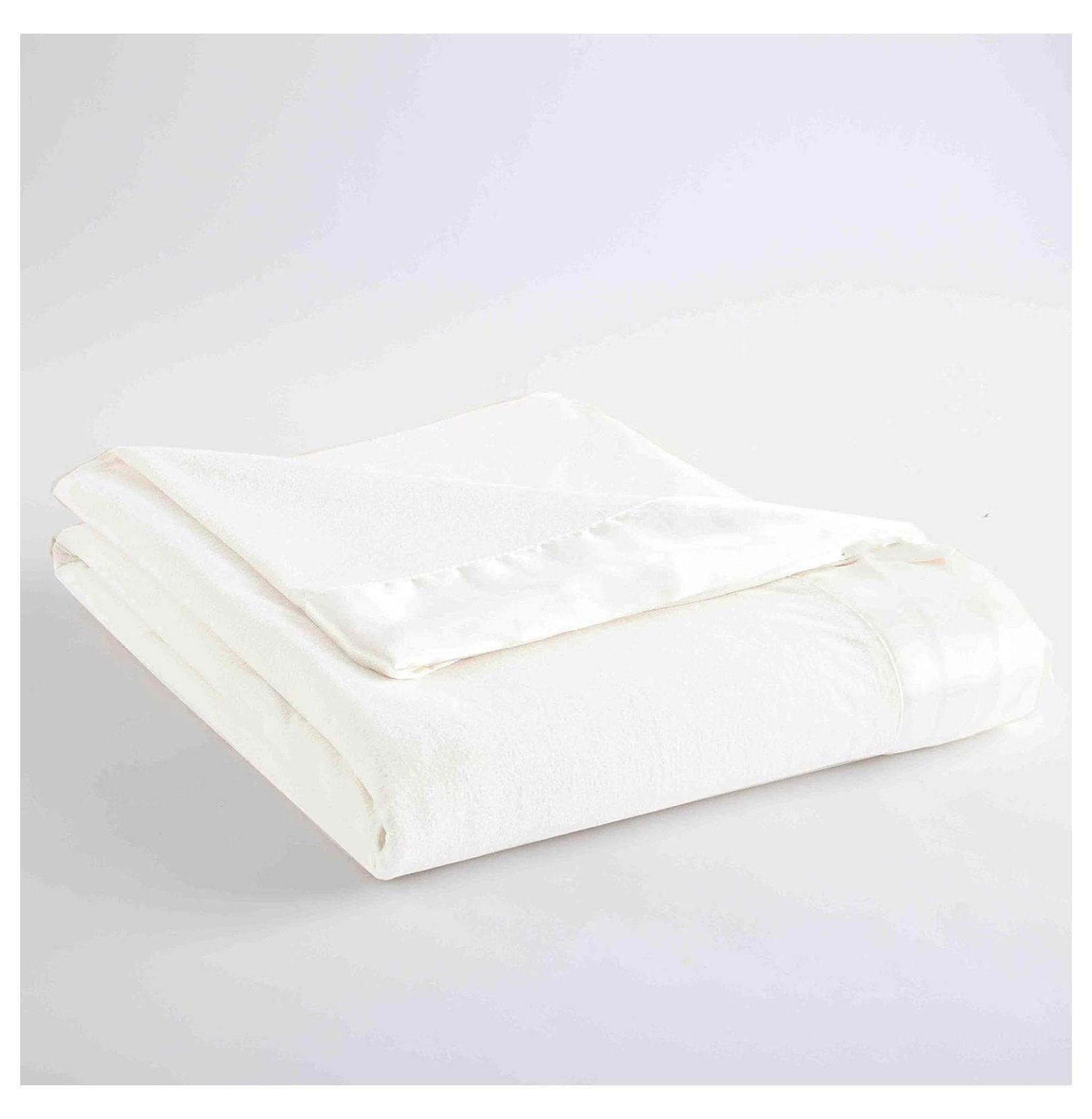 Luxurious King-Size Fleece Knitted Lightweight Blanket in White