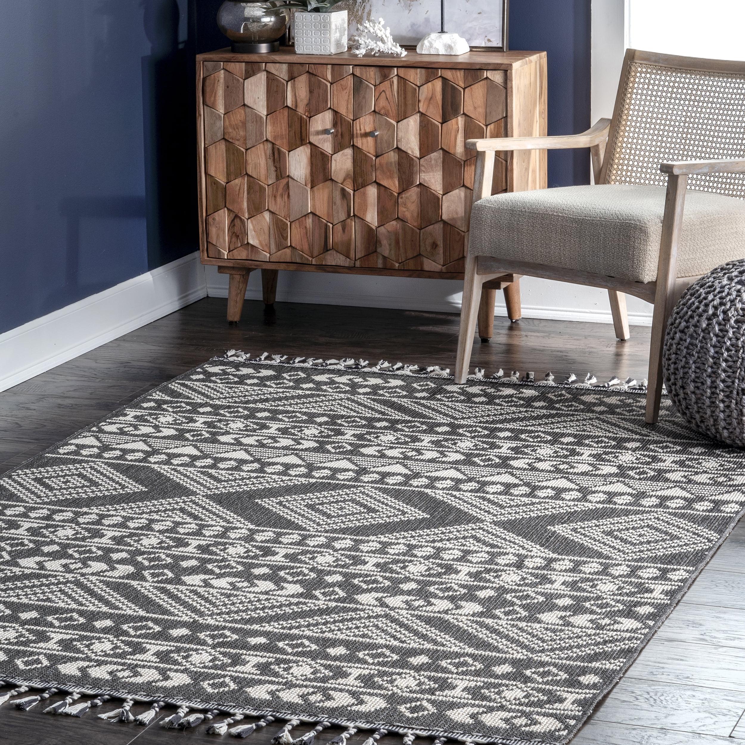 Gray Tribal Flatweave Synthetic Area Rug, 5' x 8'