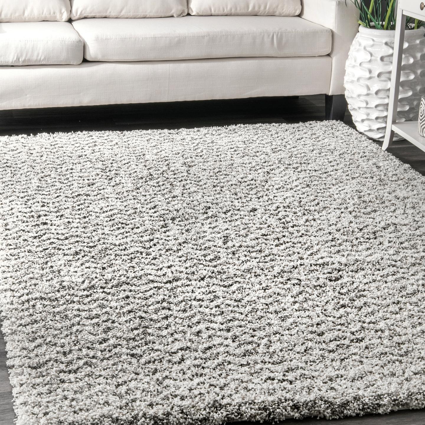 Ivory Chevron Handmade Shag 5' x 8' Area Rug