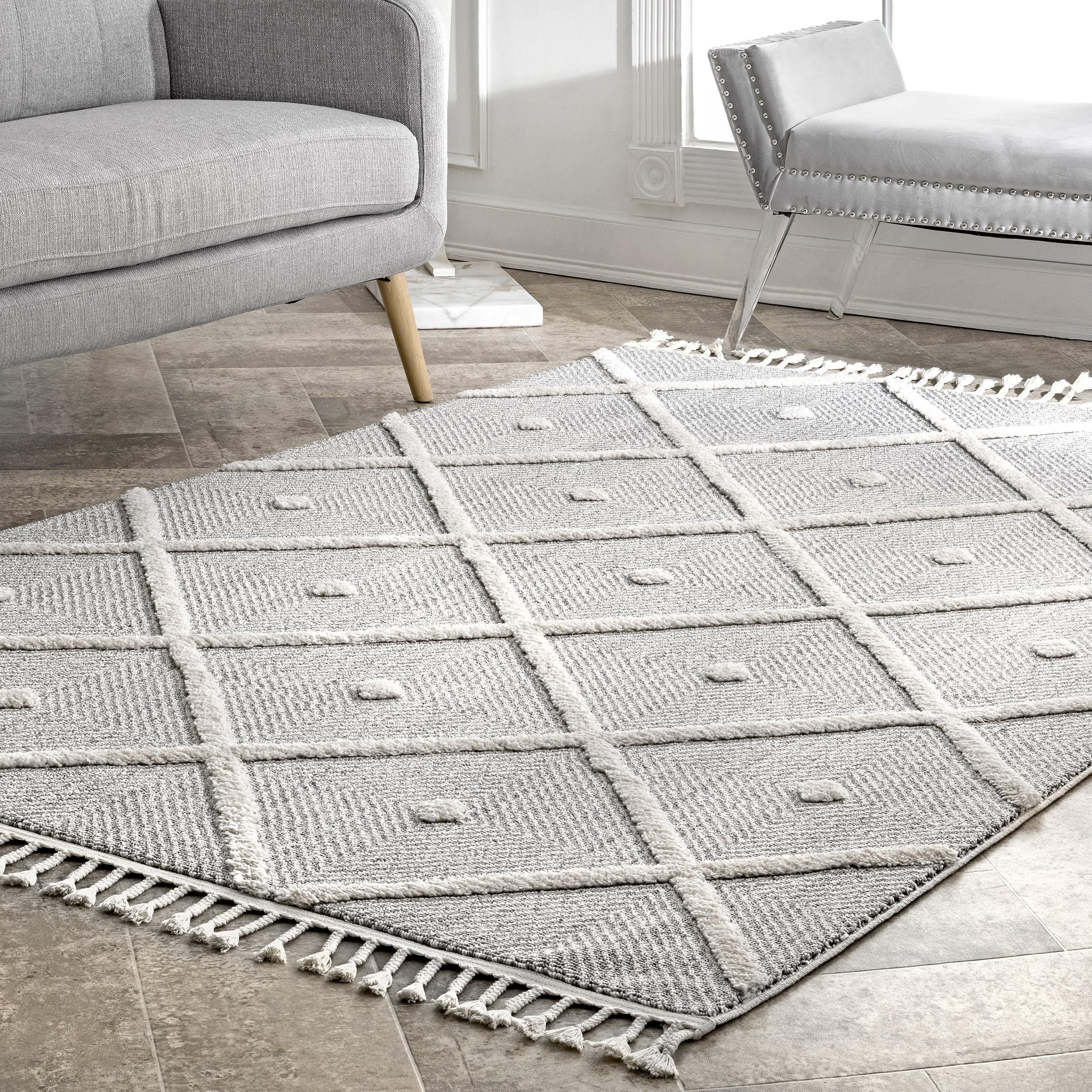 Gray Diamond Pattern 4' x 6' Synthetic Area Rug