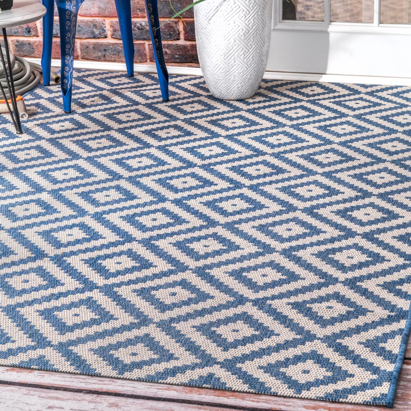 Blue Diamond Trellis Polypropylene Indoor/Outdoor Area Rug