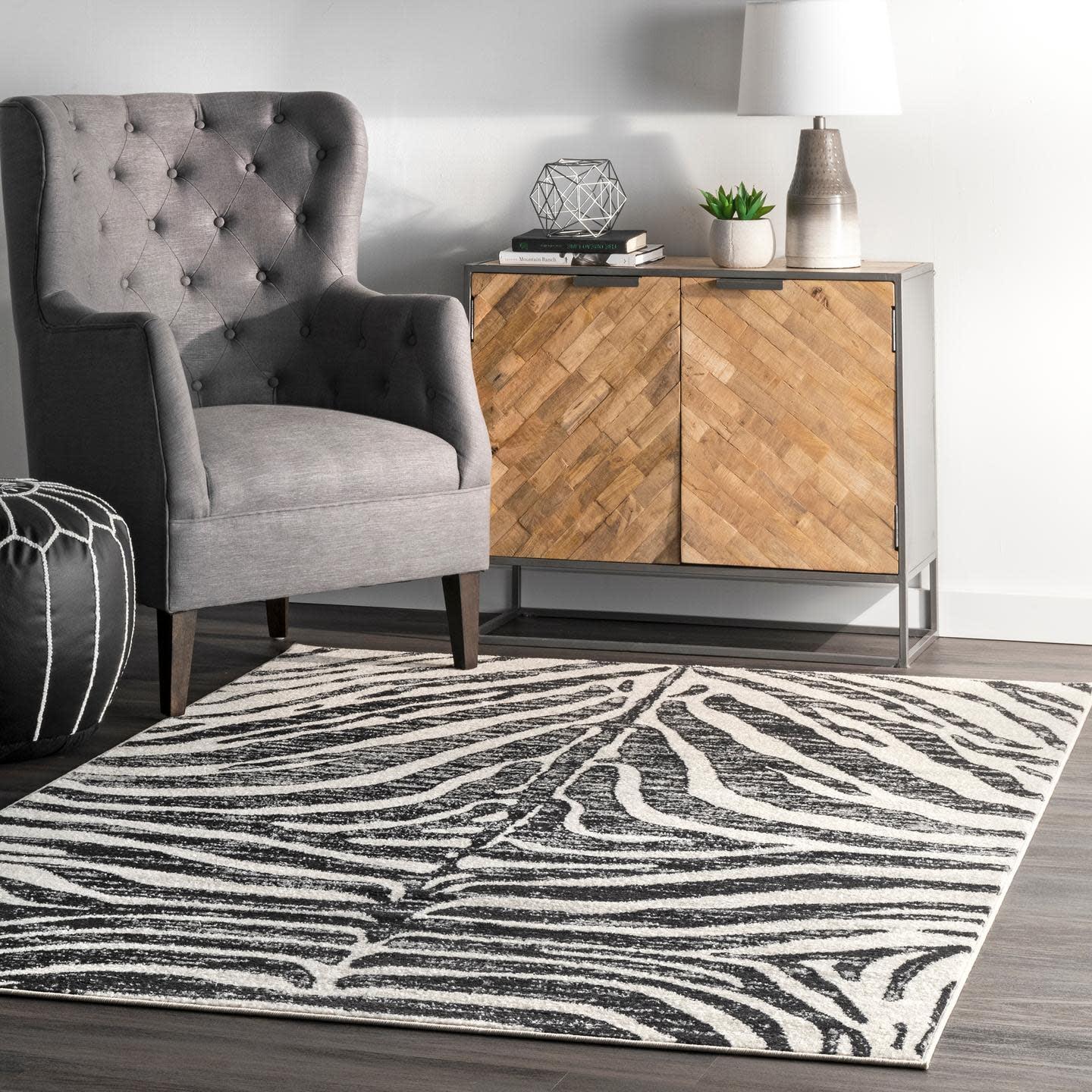 Reversible Black Zebra Stripes Synthetic Area Rug, 6'7" x 9'