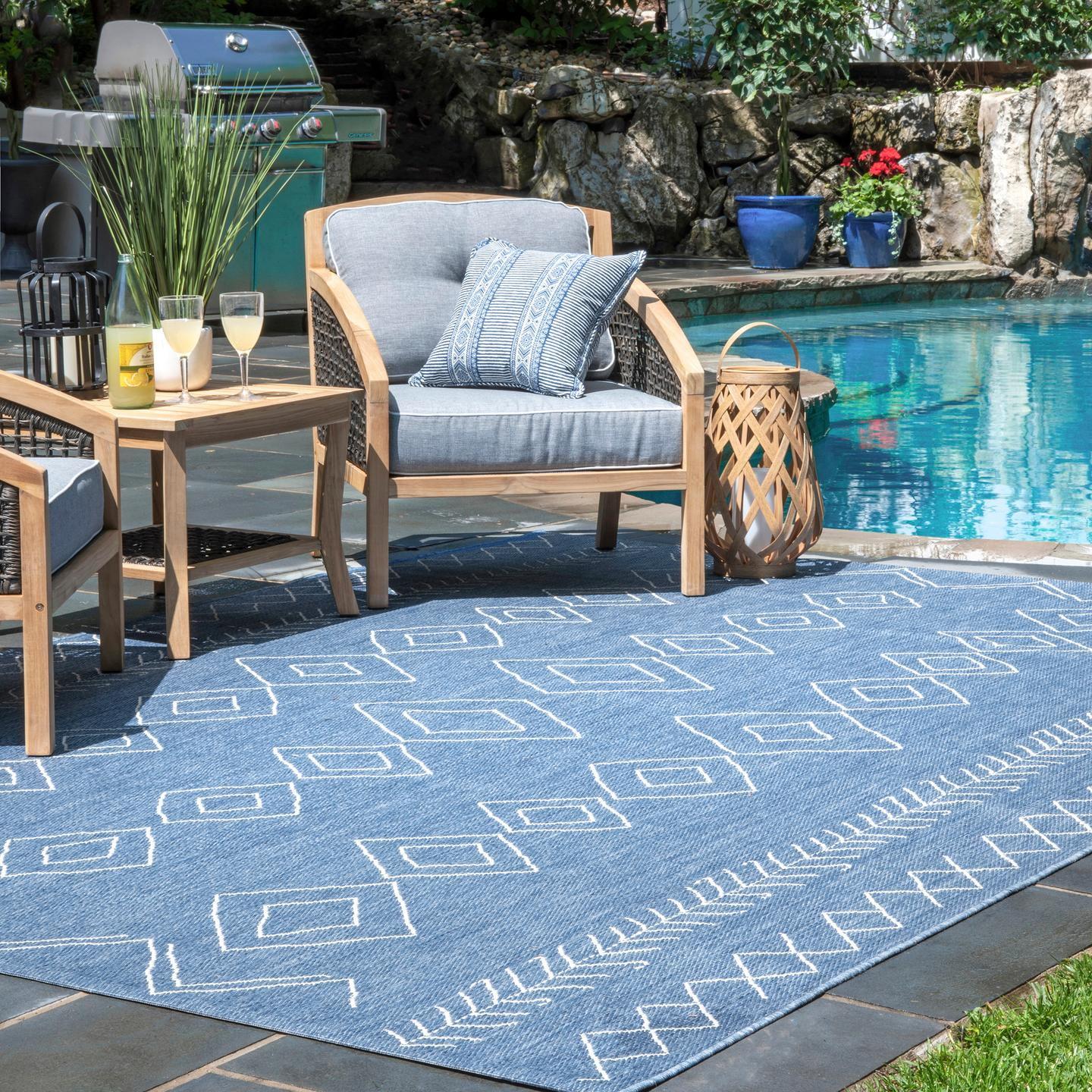 Reversible Blue Geometric 6' x 9' Synthetic Indoor/Outdoor Rug