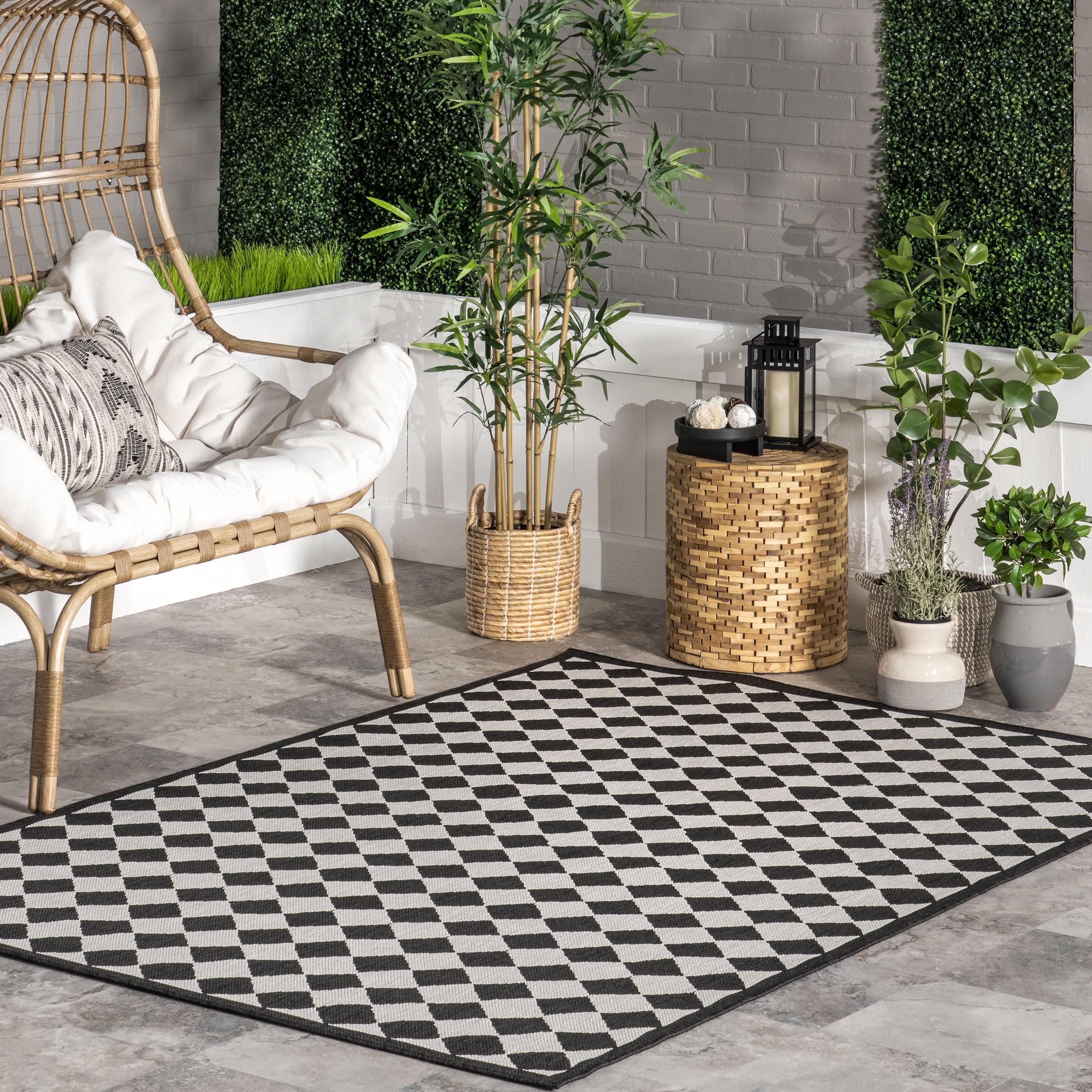 Nuloom Valery Black & White Checkered Indoor and Outdoor Patio Area Rug