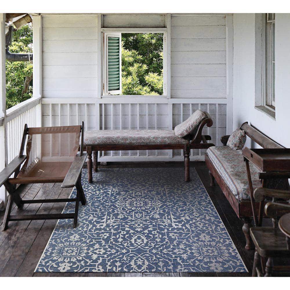 Couristan Monte Carlo Palmette Indoor/Outdoor Area Rug, 3'9" x 5'5", Navy-Ivory
