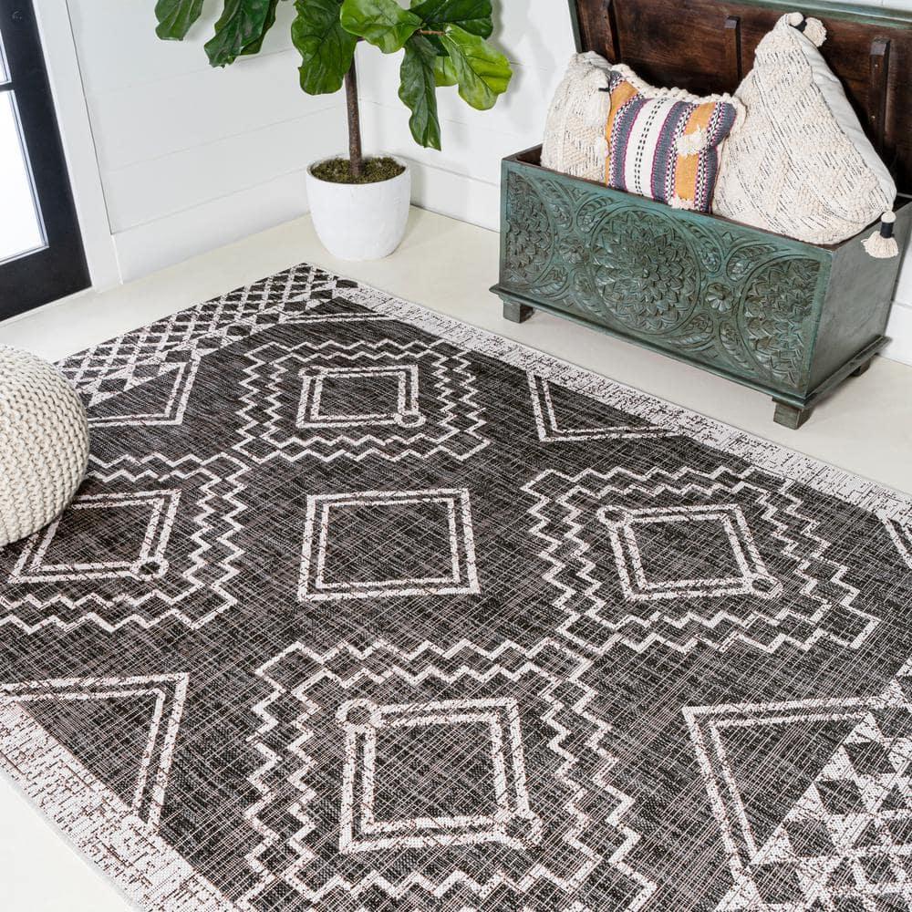 5'x8' Marokko Diamond  Medallion Indoor/Outdoor Area Rug, Black/Ivory - JONATHAN Y