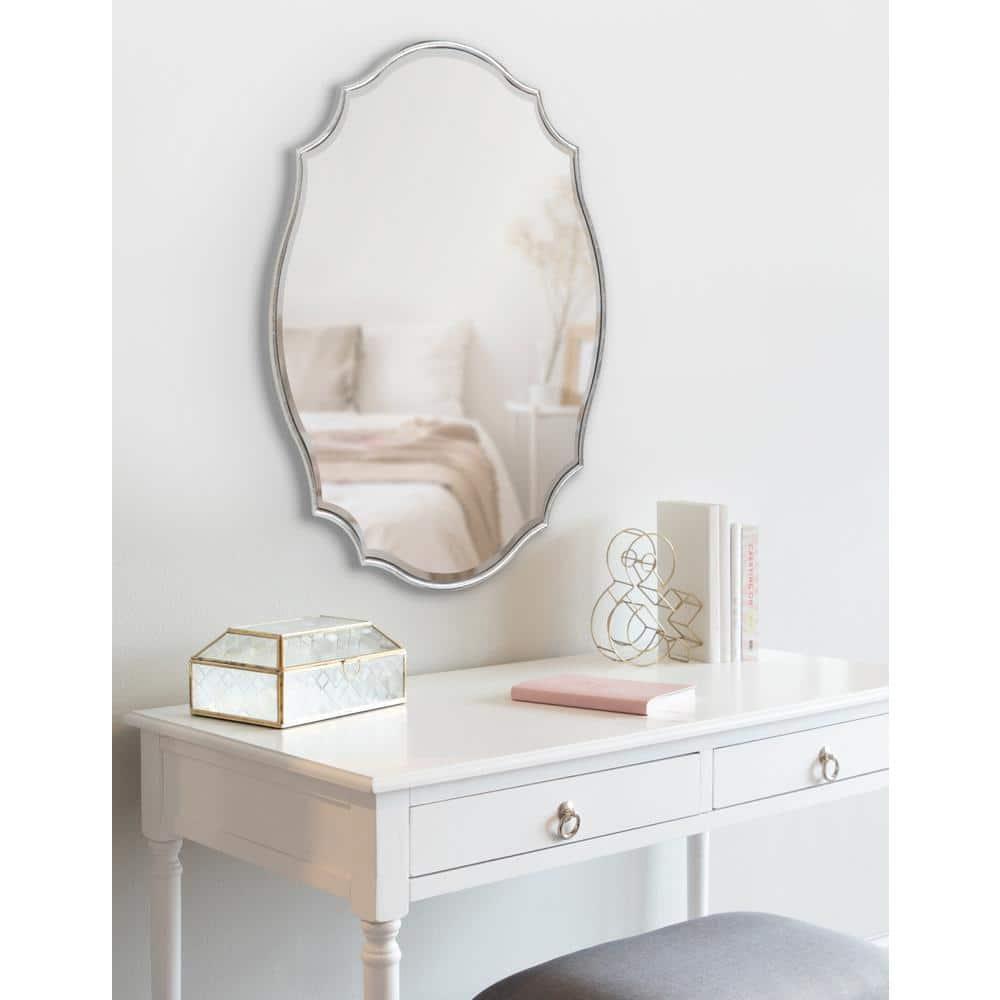 Leanna 18x24 Silver Scalloped Oval Wall Mirror