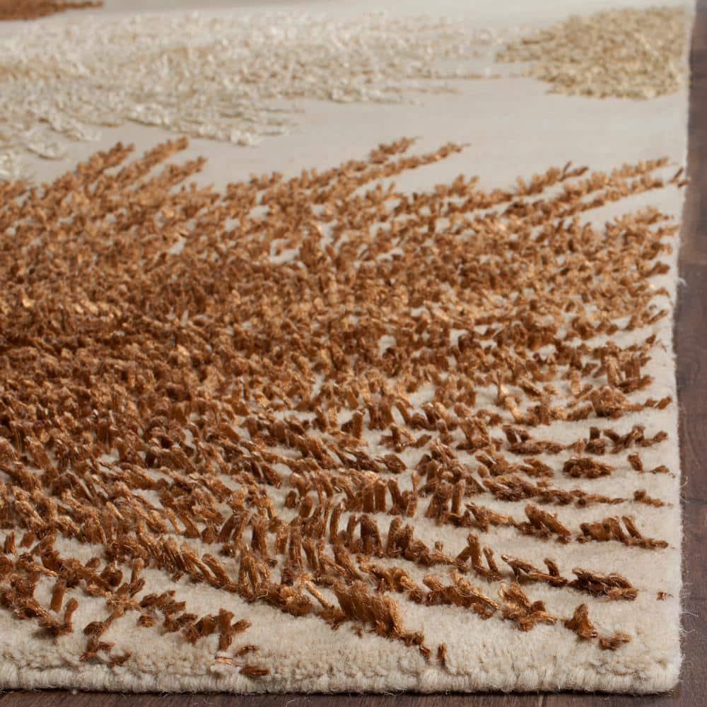 Soho SOH712 Hand Tufted Accent Rug - Beige - 2'6"x4' - Safavieh.
